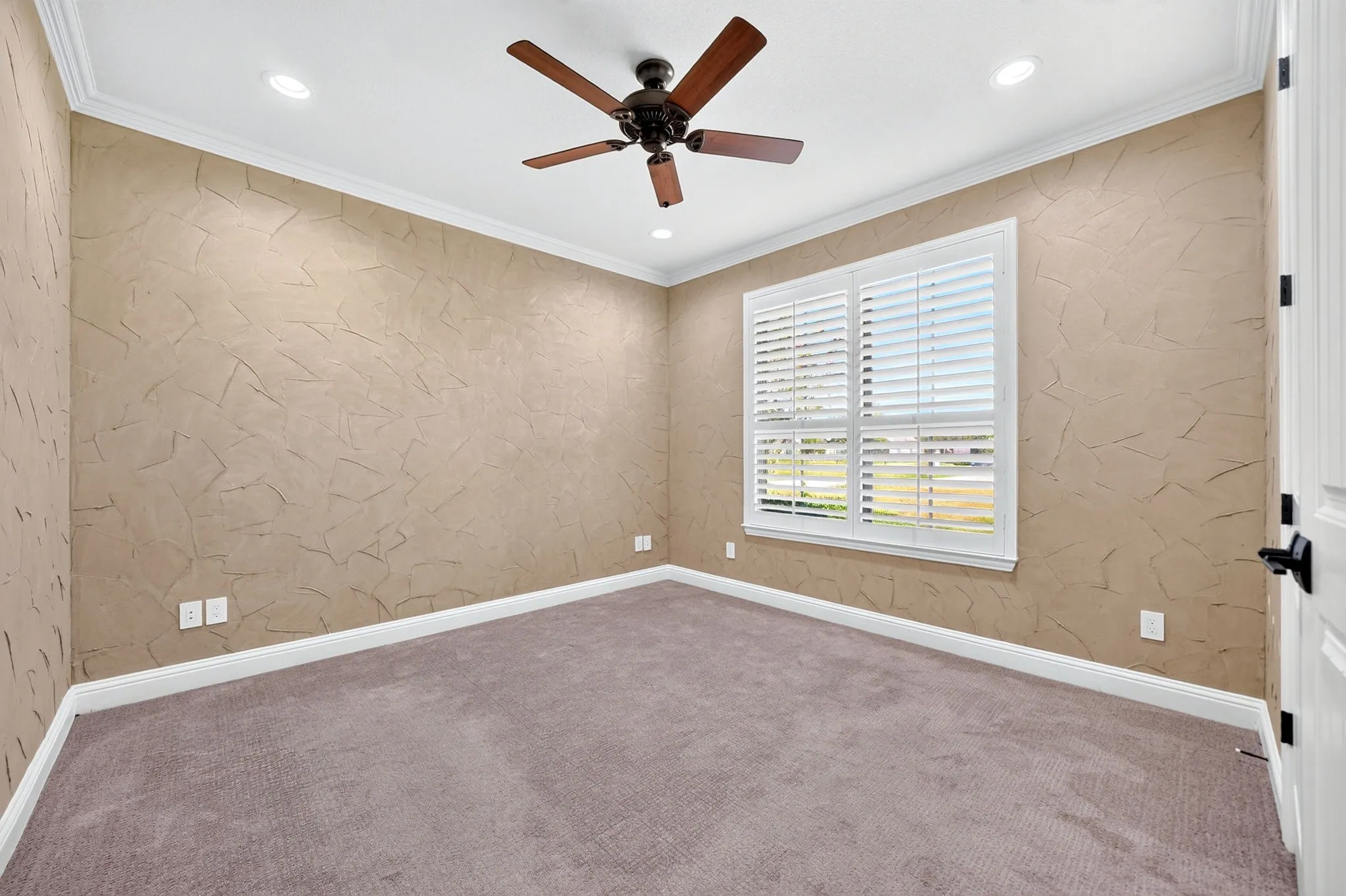 Single Family Residence For Sale in Hunt County , 2214 Buck Court, Caddo Mills, Texas 75135, 3 Bedroom, 4 Bathroom, 4 Garage spaces, 2,860 Sqft, built in 2016, mls#21388238, Real Estate Agent in Caddo Mills, Homes For Sale in Hunt county, Homes For Sale in Caddo Mills, Realtor in Caddo Mills Texas, Real Estate Brokerage Independent Realty Texas, Luminita Cordes Realtor