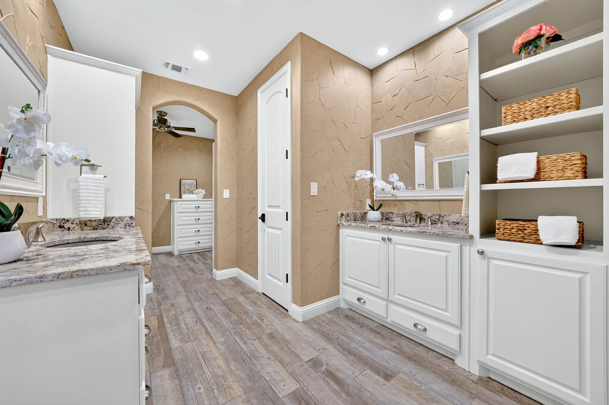 Single Family Residence For Sale in Hunt County , 2214 Buck Court, Caddo Mills, Texas 75135, 3 Bedroom, 4 Bathroom, 4 Garage spaces, 2,860 Sqft, built in 2016, mls#21388238, Real Estate Agent in Caddo Mills, Homes For Sale in Hunt county, Homes For Sale in Caddo Mills, Realtor in Caddo Mills Texas, Real Estate Brokerage Independent Realty Texas, Luminita Cordes Realtor