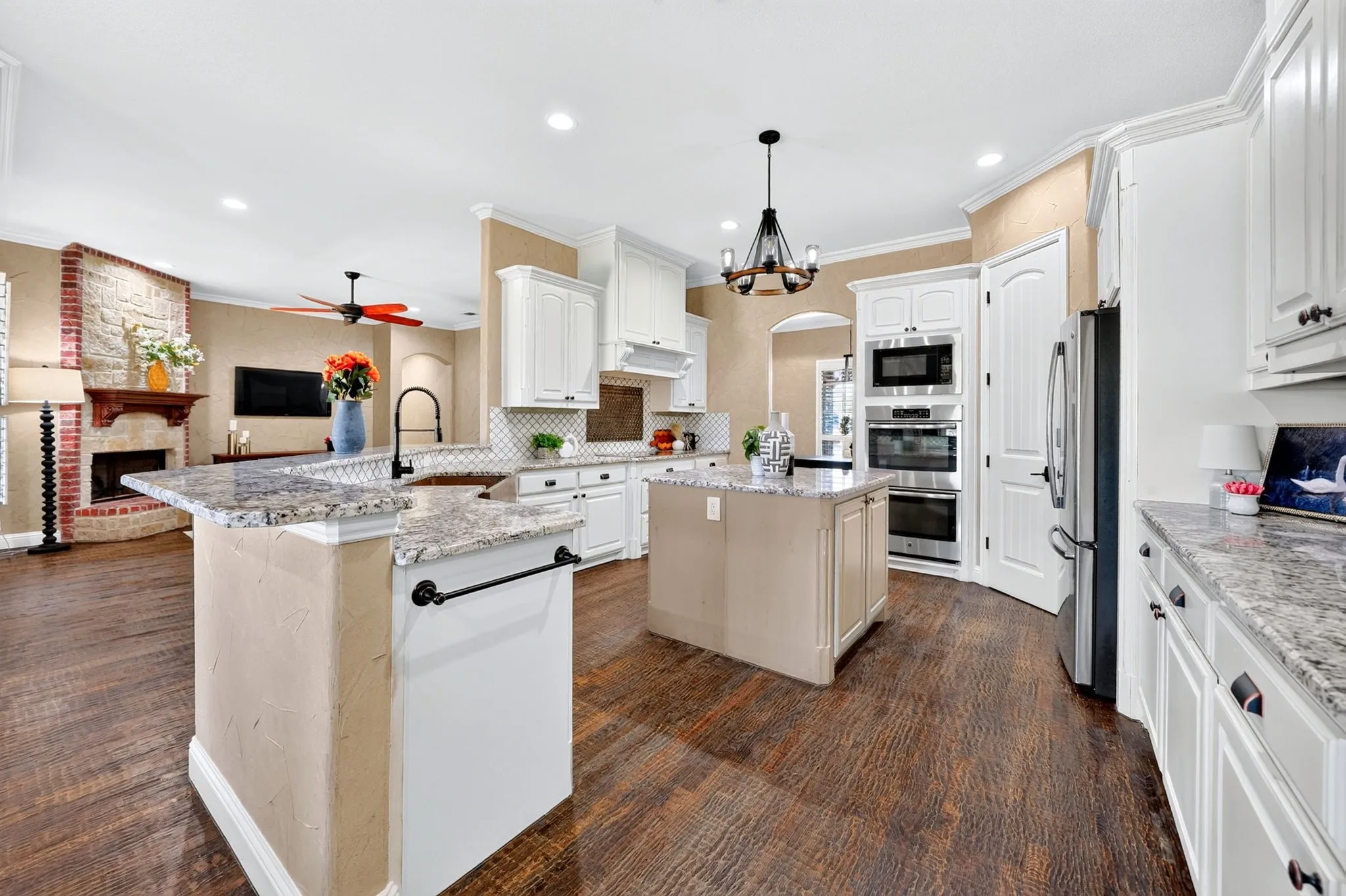 Single Family Residence For Sale in Hunt County , 2214 Buck Court, Caddo Mills, Texas 75135, 3 Bedroom, 4 Bathroom, 4 Garage spaces, 2,860 Sqft, built in 2016, mls#21388238, Real Estate Agent in Caddo Mills, Homes For Sale in Hunt county, Homes For Sale in Caddo Mills, Realtor in Caddo Mills Texas, Real Estate Brokerage Independent Realty Texas, Luminita Cordes Realtor