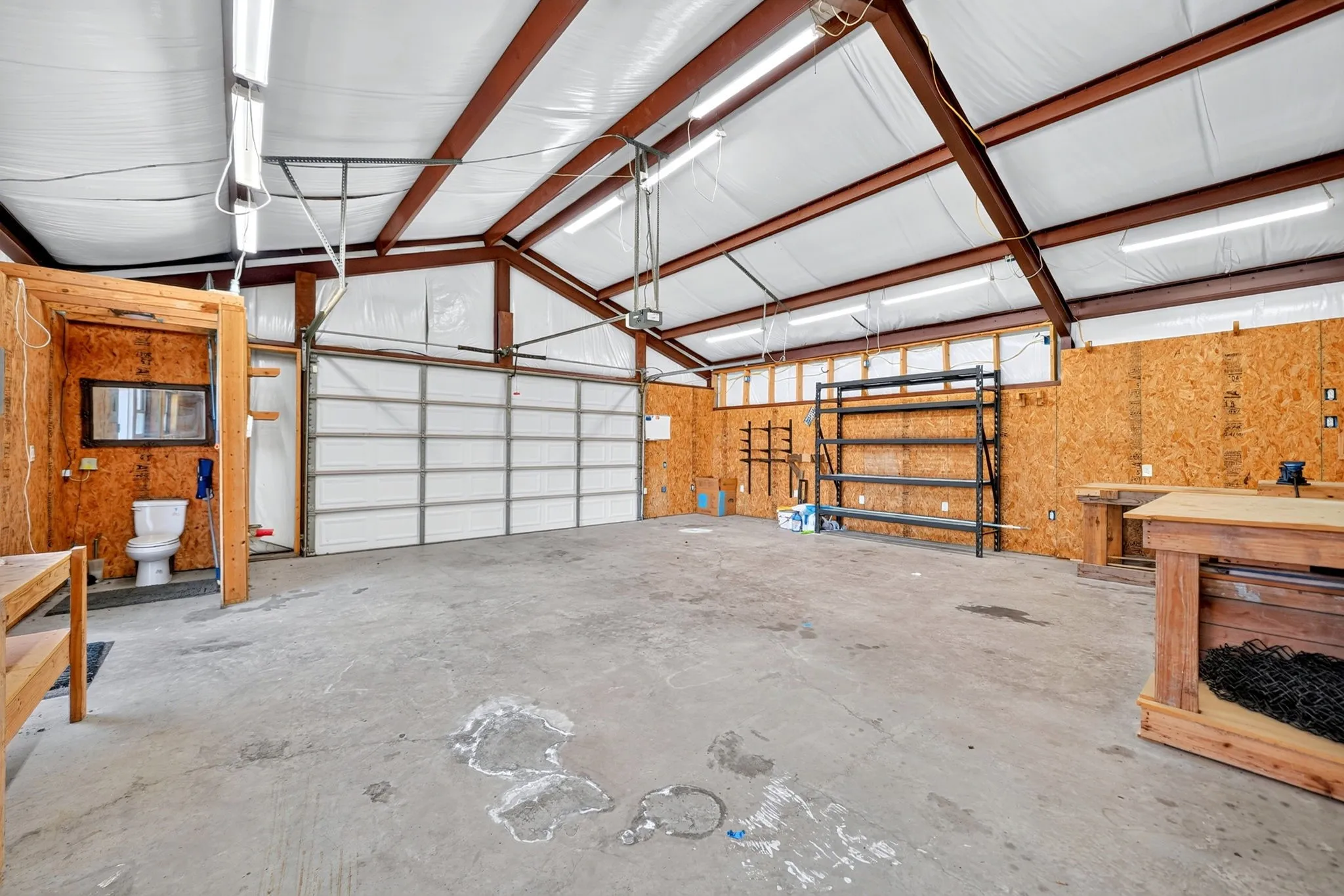 Single Family Residence For Sale in Hunt County , 2214 Buck Court, Caddo Mills, Texas 75135, 3 Bedroom, 4 Bathroom, 4 Garage spaces, 2,860 Sqft, built in 2016, mls#21388238, Real Estate Agent in Caddo Mills, Homes For Sale in Hunt county, Homes For Sale in Caddo Mills, Realtor in Caddo Mills Texas, Real Estate Brokerage Independent Realty Texas, Luminita Cordes Realtor