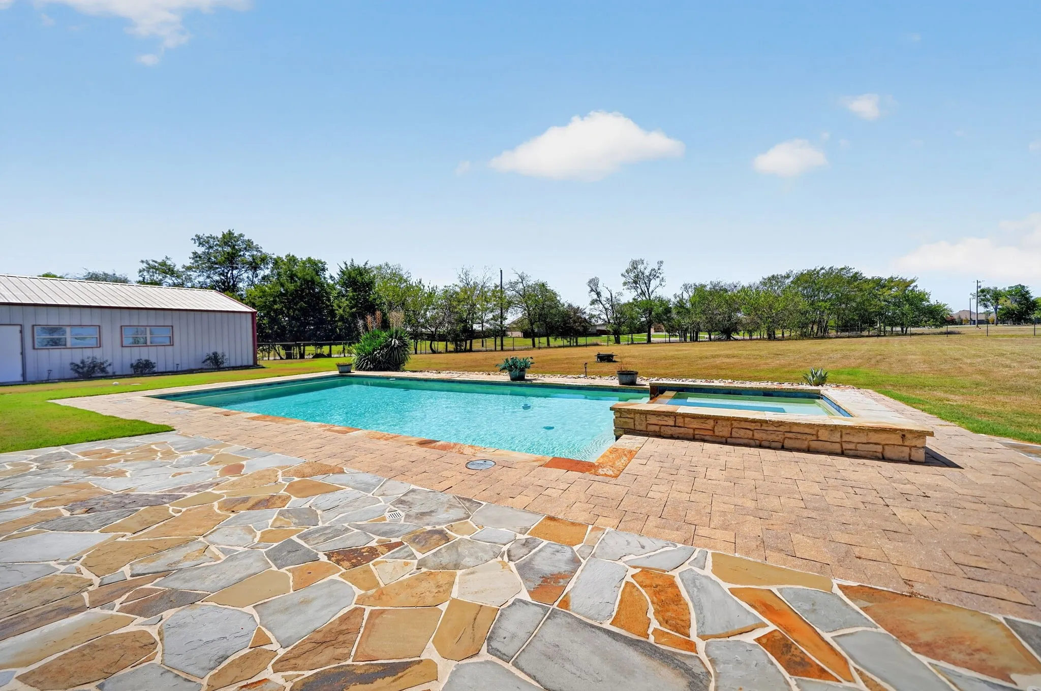 Single Family Residence For Sale in Hunt County , 2214 Buck Court, Caddo Mills, Texas 75135, 3 Bedroom, 4 Bathroom, 4 Garage spaces, 2,860 Sqft, built in 2016, mls#21388238, Real Estate Agent in Caddo Mills, Homes For Sale in Hunt county, Homes For Sale in Caddo Mills, Realtor in Caddo Mills Texas, Real Estate Brokerage Independent Realty Texas, Luminita Cordes Realtor