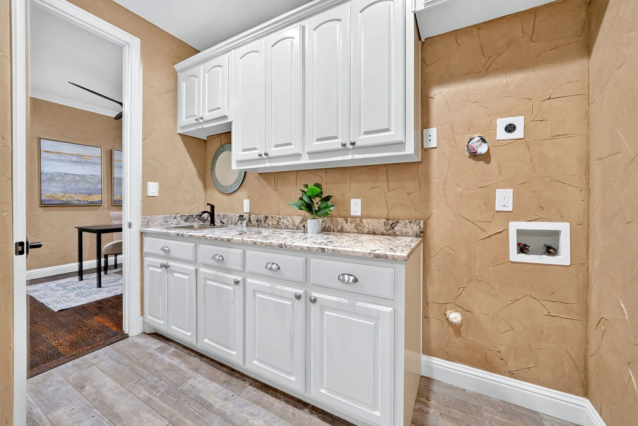Single Family Residence For Sale in Hunt County , 2214 Buck Court, Caddo Mills, Texas 75135, 3 Bedroom, 4 Bathroom, 4 Garage spaces, 2,860 Sqft, built in 2016, mls#21388238, Real Estate Agent in Caddo Mills, Homes For Sale in Hunt county, Homes For Sale in Caddo Mills, Realtor in Caddo Mills Texas, Real Estate Brokerage Independent Realty Texas, Luminita Cordes Realtor