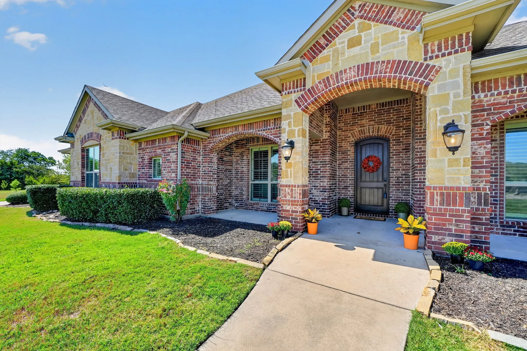 Single Family Residence For Sale in Hunt County , 2214 Buck Court, Caddo Mills, Texas 75135, 3 Bedroom, 4 Bathroom, 4 Garage spaces, 2,860 Sqft, built in 2016, mls#21388238, Real Estate Agent in Caddo Mills, Homes For Sale in Hunt county, Homes For Sale in Caddo Mills, Realtor in Caddo Mills Texas, Real Estate Brokerage Independent Realty Texas, Luminita Cordes Realtor