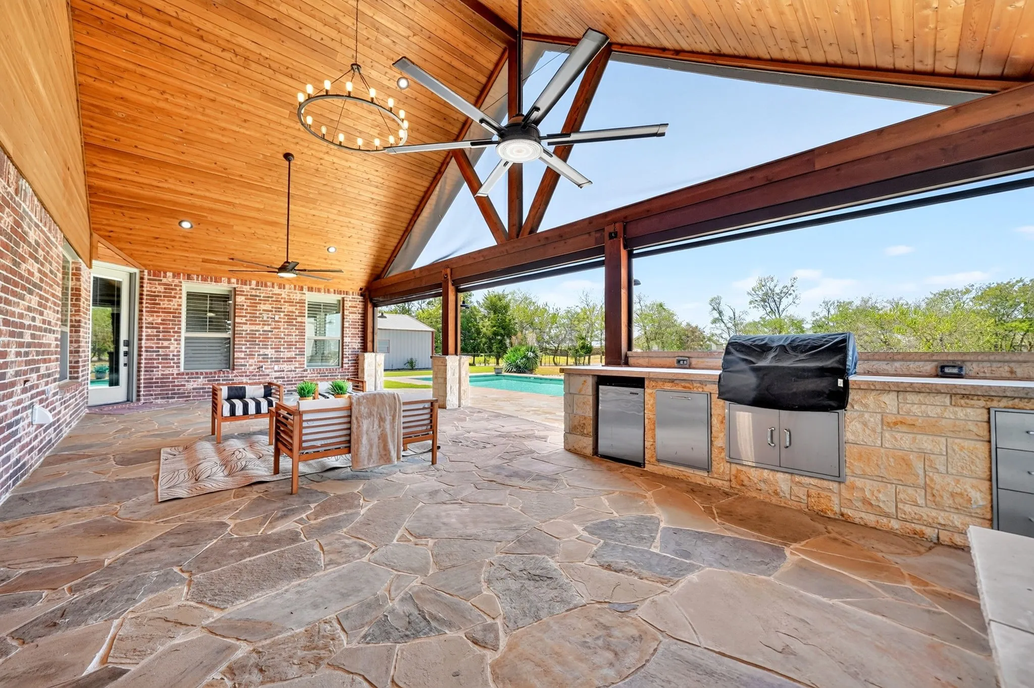 Single Family Residence For Sale in Hunt County , 2214 Buck Court, Caddo Mills, Texas 75135, 3 Bedroom, 4 Bathroom, 4 Garage spaces, 2,860 Sqft, built in 2016, mls#21388238, Real Estate Agent in Caddo Mills, Homes For Sale in Hunt county, Homes For Sale in Caddo Mills, Realtor in Caddo Mills Texas, Real Estate Brokerage Independent Realty Texas, Luminita Cordes Realtor