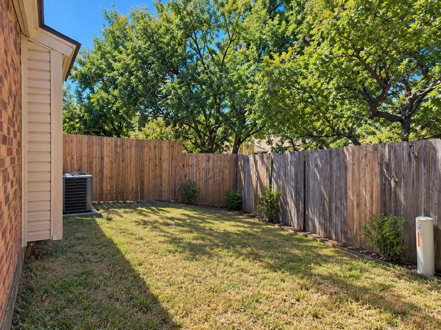 Duplex For Sale in Tarrant County , 2432 Windy Pine Lane, Arlington, Texas 76015, 5 Bedroom, 3 Bathroom, Garage spaces, 0 Sqft, built in 1982, mls#21374681, Real Estate Agent in Arlington, Homes For Sale in Tarrant county, Homes For Sale in Arlington, Realtor in Arlington Texas, Real Estate Brokerage Independent Realty Texas, Luminita Cordes Realtor