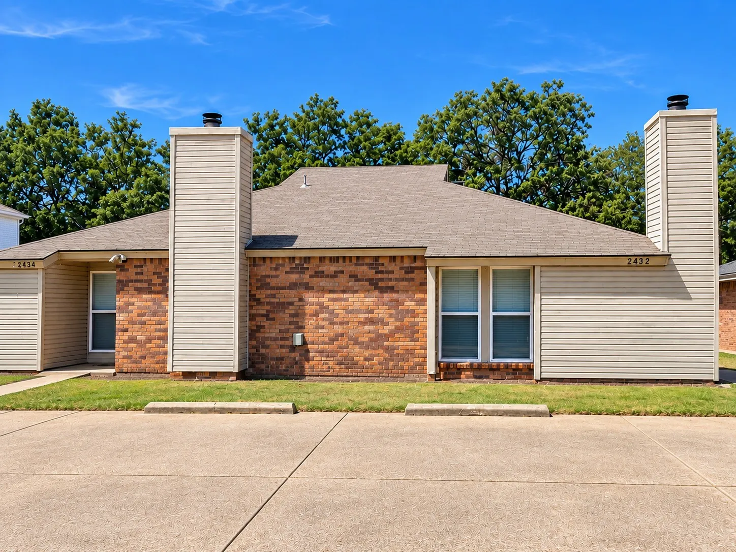 Duplex For Sale in Tarrant County , 2432 Windy Pine Lane, Arlington, Texas 76015, 5 Bedroom, 3 Bathroom, Garage spaces, 0 Sqft, built in 1982, mls#21374681, Real Estate Agent in Arlington, Homes For Sale in Tarrant county, Homes For Sale in Arlington, Realtor in Arlington Texas, Real Estate Brokerage Independent Realty Texas, Luminita Cordes Realtor