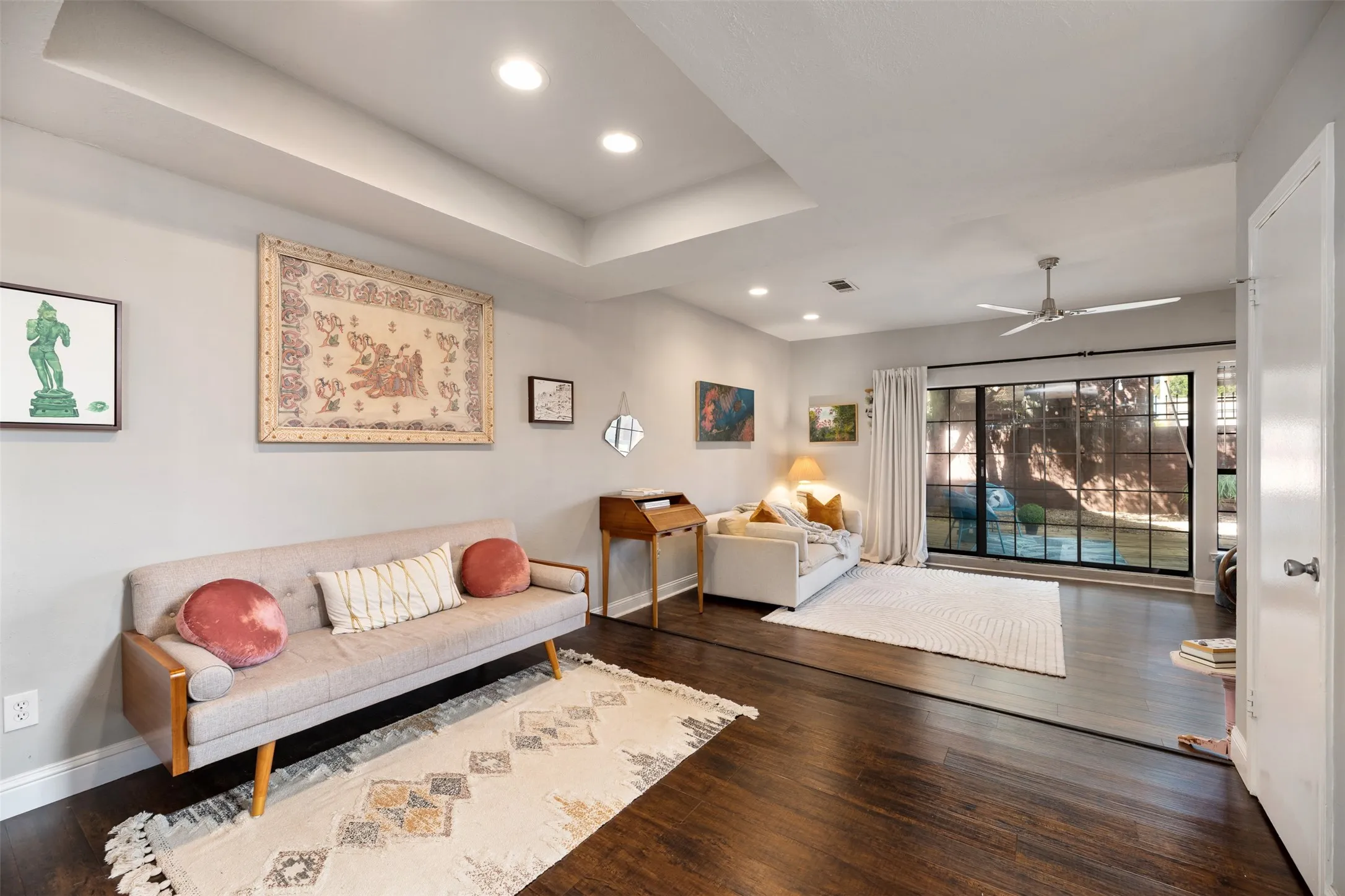 Condominium For Sale in Dallas County , 5100 Verde Valley Lane 131, Dallas, Texas 75254, 3 Bedroom, 3 Bathroom, Garage spaces, 1,545 Sqft, built in 1982, mls#21384184, Real Estate Agent in Dallas, Homes For Sale in Dallas county, Homes For Sale in Dallas, Realtor in Dallas Texas, Real Estate Brokerage Independent Realty Texas, Luminita Cordes Realtor