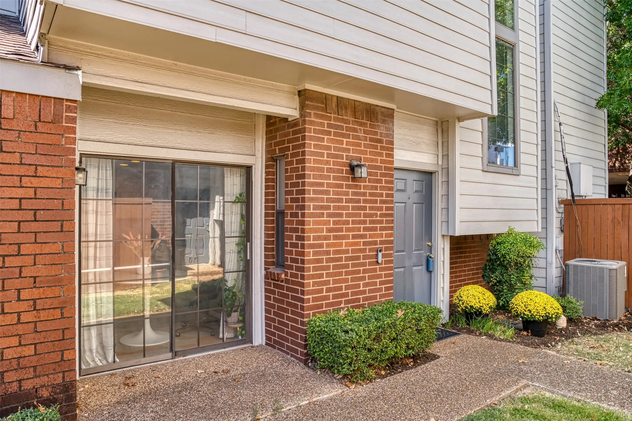Condominium For Sale in Dallas County , 5100 Verde Valley Lane 131, Dallas, Texas 75254, 3 Bedroom, 3 Bathroom, Garage spaces, 1,545 Sqft, built in 1982, mls#21384184, Real Estate Agent in Dallas, Homes For Sale in Dallas county, Homes For Sale in Dallas, Realtor in Dallas Texas, Real Estate Brokerage Independent Realty Texas, Luminita Cordes Realtor