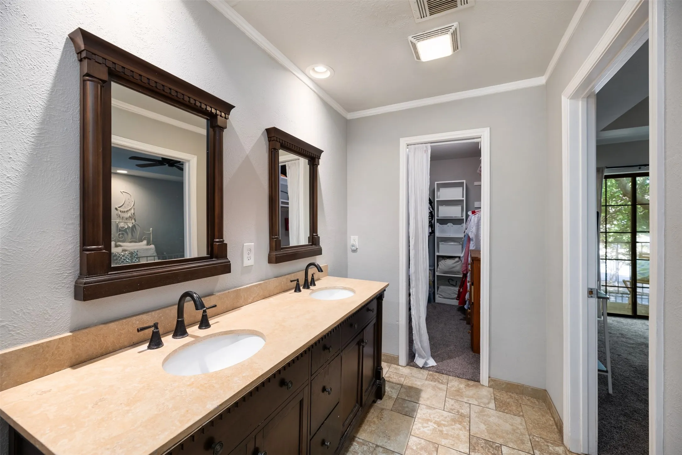 Condominium For Sale in Dallas County , 5100 Verde Valley Lane 131, Dallas, Texas 75254, 3 Bedroom, 3 Bathroom, Garage spaces, 1,545 Sqft, built in 1982, mls#21384184, Real Estate Agent in Dallas, Homes For Sale in Dallas county, Homes For Sale in Dallas, Realtor in Dallas Texas, Real Estate Brokerage Independent Realty Texas, Luminita Cordes Realtor
