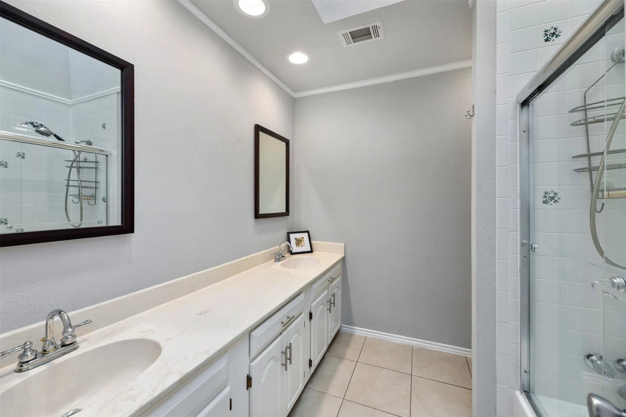 Condominium For Sale in Dallas County , 5100 Verde Valley Lane 131, Dallas, Texas 75254, 3 Bedroom, 3 Bathroom, Garage spaces, 1,545 Sqft, built in 1982, mls#21384184, Real Estate Agent in Dallas, Homes For Sale in Dallas county, Homes For Sale in Dallas, Realtor in Dallas Texas, Real Estate Brokerage Independent Realty Texas, Luminita Cordes Realtor