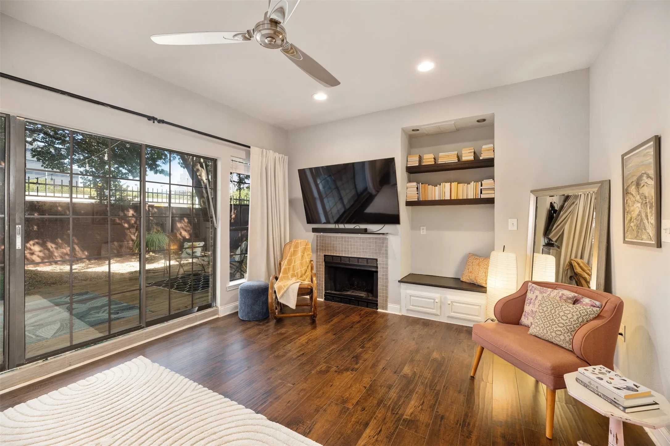 Condominium For Sale in Dallas County , 5100 Verde Valley Lane 131, Dallas, Texas 75254, 3 Bedroom, 3 Bathroom, Garage spaces, 1,545 Sqft, built in 1982, mls#21384184, Real Estate Agent in Dallas, Homes For Sale in Dallas county, Homes For Sale in Dallas, Realtor in Dallas Texas, Real Estate Brokerage Independent Realty Texas, Luminita Cordes Realtor