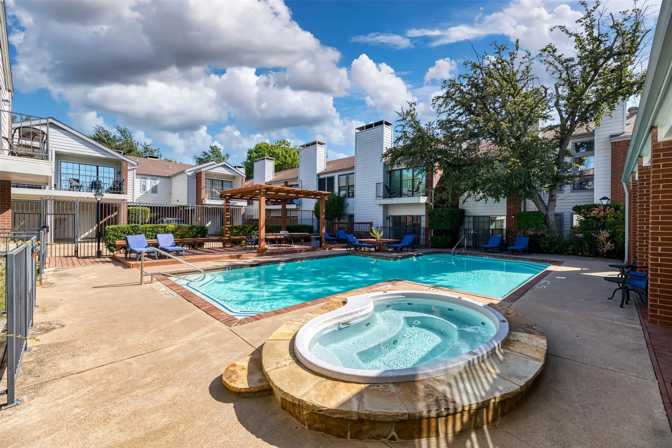 Condominium For Sale in Dallas County , 5100 Verde Valley Lane 131, Dallas, Texas 75254, 3 Bedroom, 3 Bathroom, Garage spaces, 1,545 Sqft, built in 1982, mls#21384184, Real Estate Agent in Dallas, Homes For Sale in Dallas county, Homes For Sale in Dallas, Realtor in Dallas Texas, Real Estate Brokerage Independent Realty Texas, Luminita Cordes Realtor
