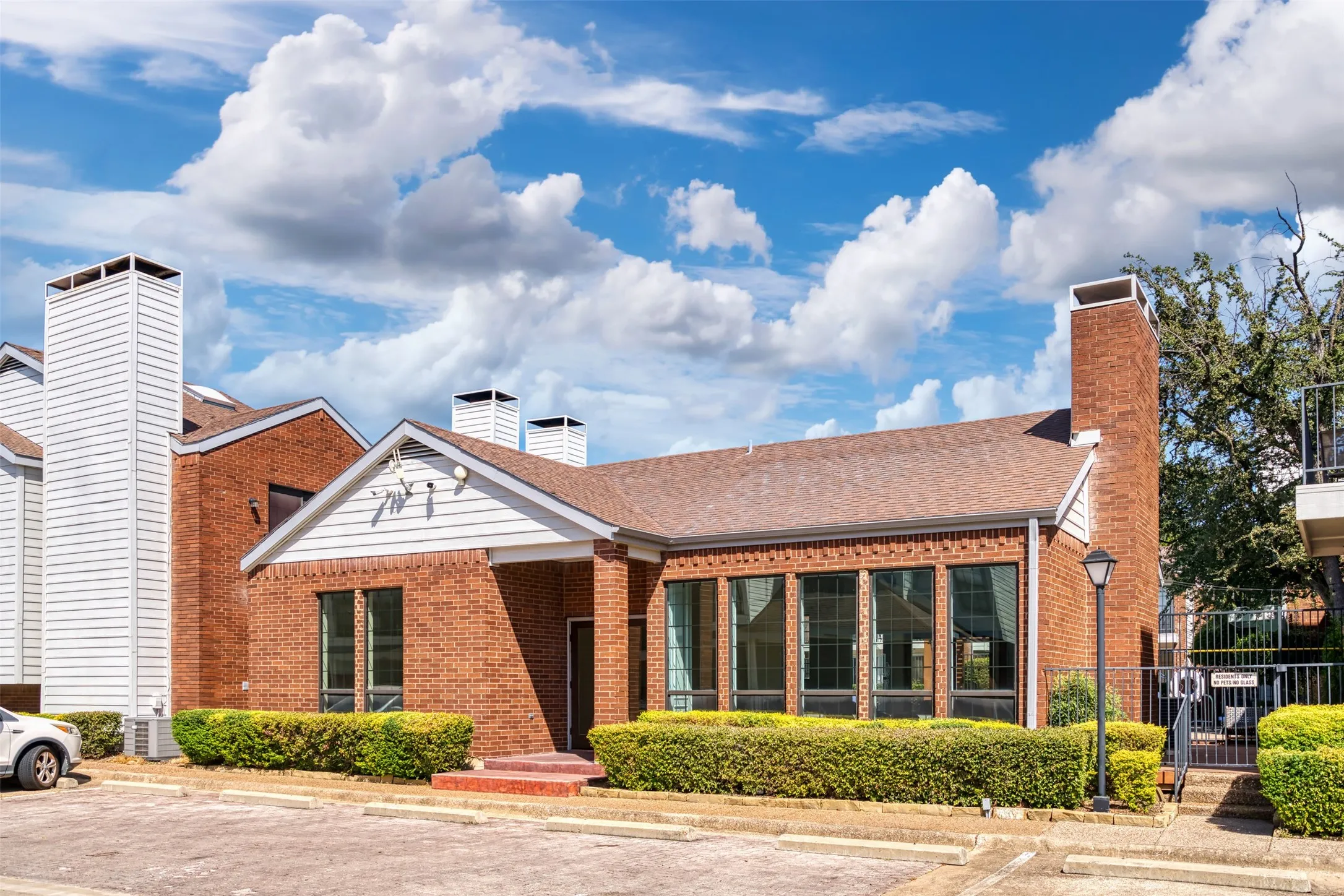 Condominium For Sale in Dallas County , 5100 Verde Valley Lane 131, Dallas, Texas 75254, 3 Bedroom, 3 Bathroom, Garage spaces, 1,545 Sqft, built in 1982, mls#21384184, Real Estate Agent in Dallas, Homes For Sale in Dallas county, Homes For Sale in Dallas, Realtor in Dallas Texas, Real Estate Brokerage Independent Realty Texas, Luminita Cordes Realtor