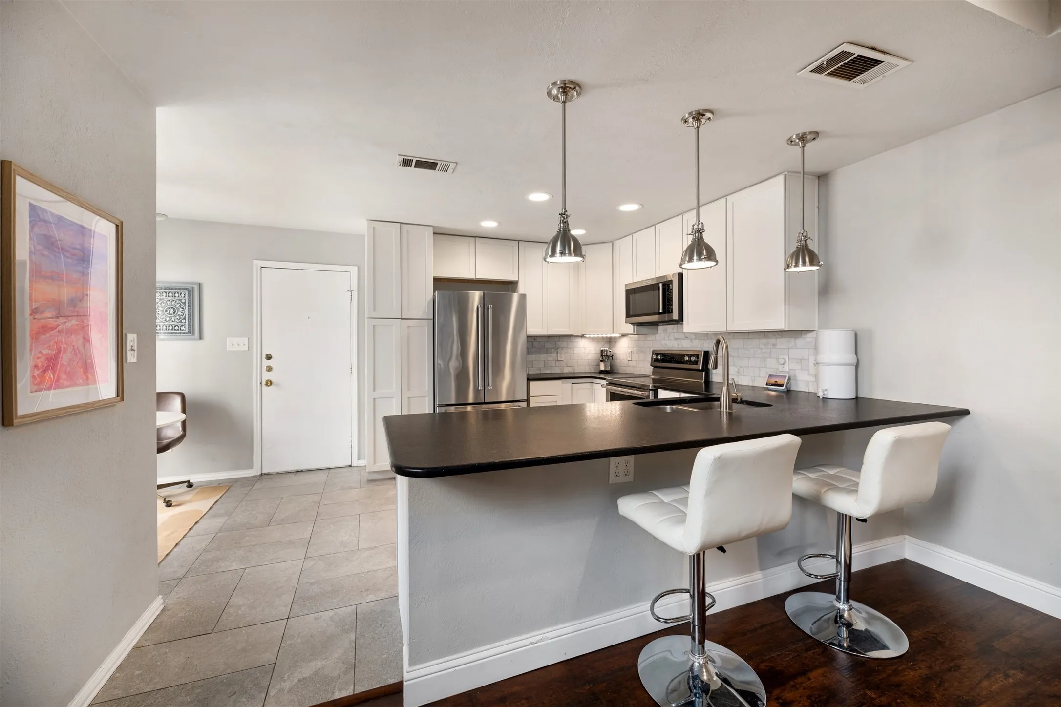 Condominium For Sale in Dallas County , 5100 Verde Valley Lane 131, Dallas, Texas 75254, 3 Bedroom, 3 Bathroom, Garage spaces, 1,545 Sqft, built in 1982, mls#21384184, Real Estate Agent in Dallas, Homes For Sale in Dallas county, Homes For Sale in Dallas, Realtor in Dallas Texas, Real Estate Brokerage Independent Realty Texas, Luminita Cordes Realtor