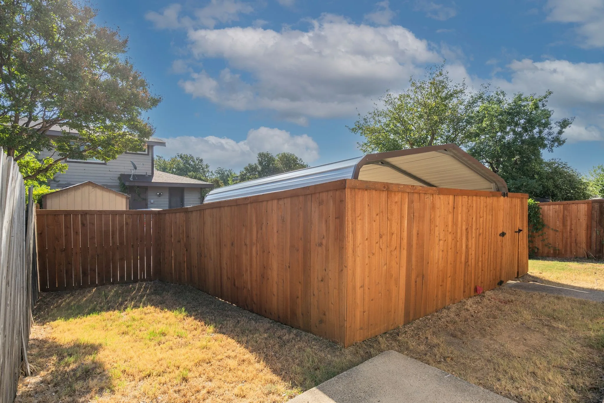 Duplex For Rent in Denton County , 613 Hunters Glen Street, Lewisville, Texas 75067, 2 Bedroom, 2 Bathroom, Garage spaces, 1,112 Sqft, built in 1983, mls#21388205, Real Estate Agent in Lewisville, Homes For Rent in Denton county, Homes For Rent in Lewisville, Realtor in Lewisville Texas, Real Estate Brokerage Independent Realty Texas, Luminita Cordes Realtor