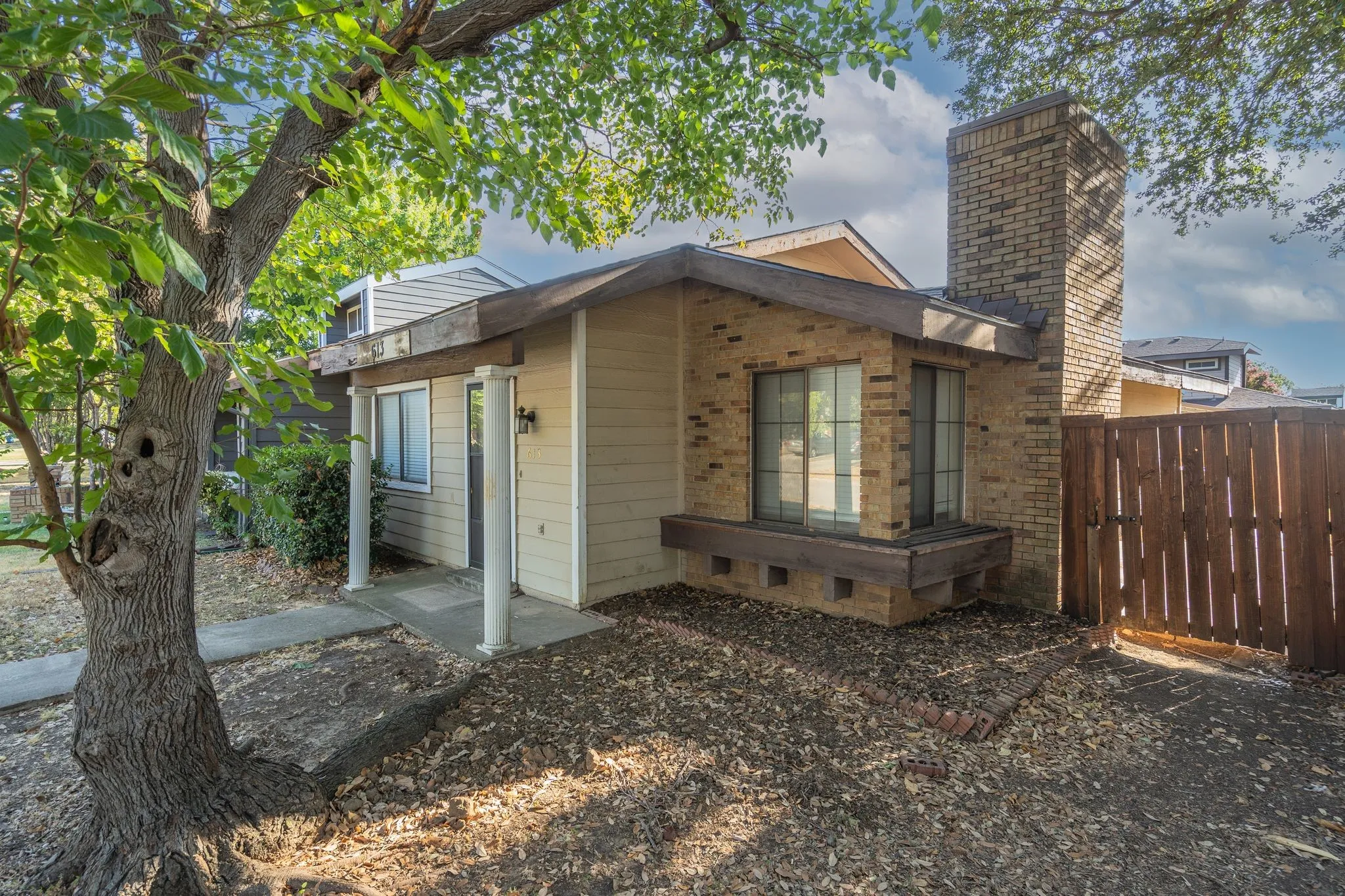 Duplex For Rent in Denton County , 613 Hunters Glen Street, Lewisville, Texas 75067, 2 Bedroom, 2 Bathroom, Garage spaces, 1,112 Sqft, built in 1983, mls#21388205, Real Estate Agent in Lewisville, Homes For Rent in Denton county, Homes For Rent in Lewisville, Realtor in Lewisville Texas, Real Estate Brokerage Independent Realty Texas, Luminita Cordes Realtor