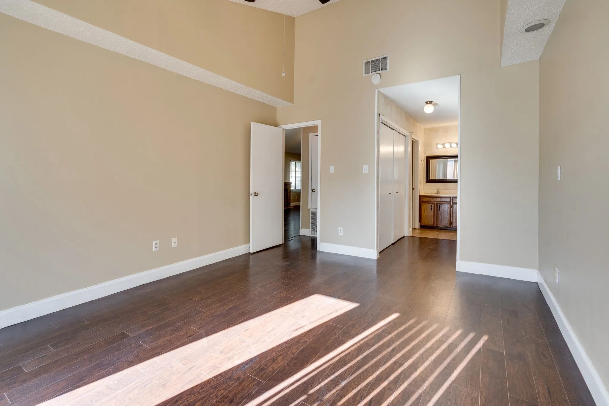 Duplex For Rent in Denton County , 613 Hunters Glen Street, Lewisville, Texas 75067, 2 Bedroom, 2 Bathroom, Garage spaces, 1,112 Sqft, built in 1983, mls#21388205, Real Estate Agent in Lewisville, Homes For Rent in Denton county, Homes For Rent in Lewisville, Realtor in Lewisville Texas, Real Estate Brokerage Independent Realty Texas, Luminita Cordes Realtor