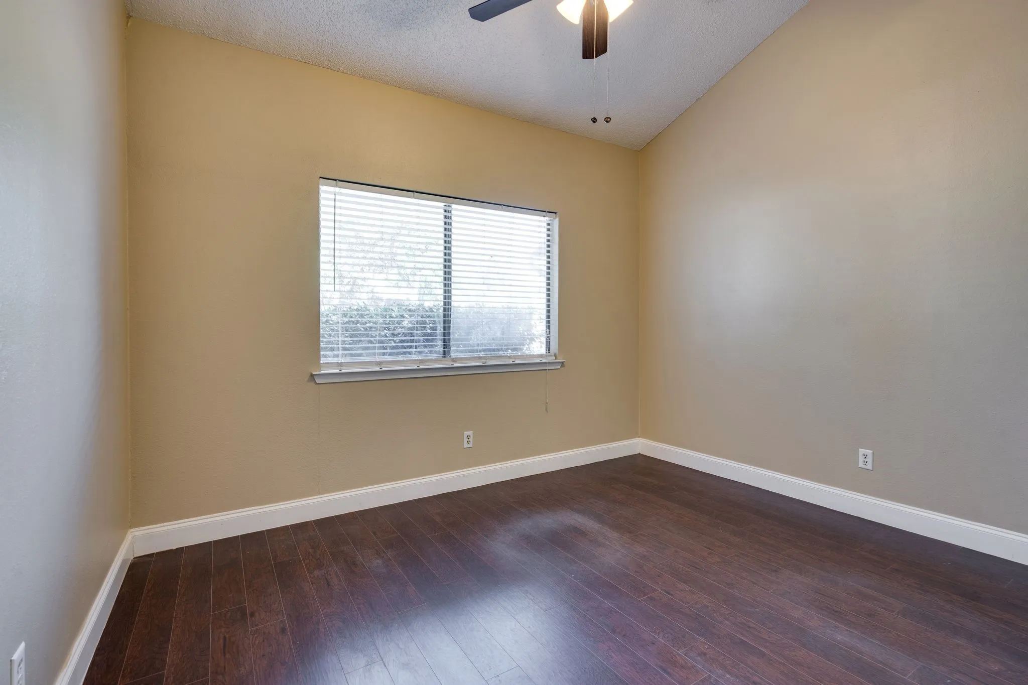 Duplex For Rent in Denton County , 613 Hunters Glen Street, Lewisville, Texas 75067, 2 Bedroom, 2 Bathroom, Garage spaces, 1,112 Sqft, built in 1983, mls#21388205, Real Estate Agent in Lewisville, Homes For Rent in Denton county, Homes For Rent in Lewisville, Realtor in Lewisville Texas, Real Estate Brokerage Independent Realty Texas, Luminita Cordes Realtor