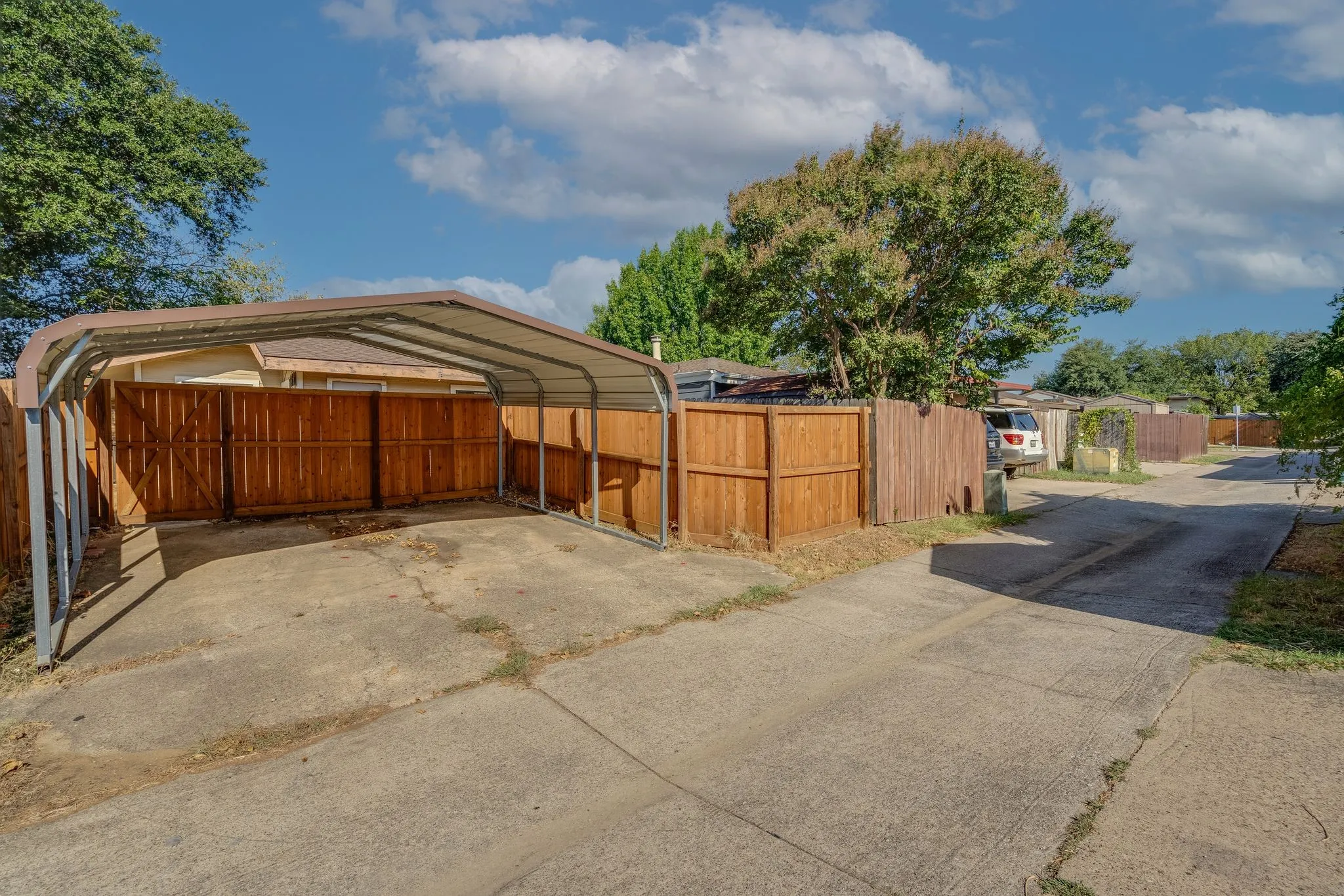 Duplex For Rent in Denton County , 613 Hunters Glen Street, Lewisville, Texas 75067, 2 Bedroom, 2 Bathroom, Garage spaces, 1,112 Sqft, built in 1983, mls#21388205, Real Estate Agent in Lewisville, Homes For Rent in Denton county, Homes For Rent in Lewisville, Realtor in Lewisville Texas, Real Estate Brokerage Independent Realty Texas, Luminita Cordes Realtor
