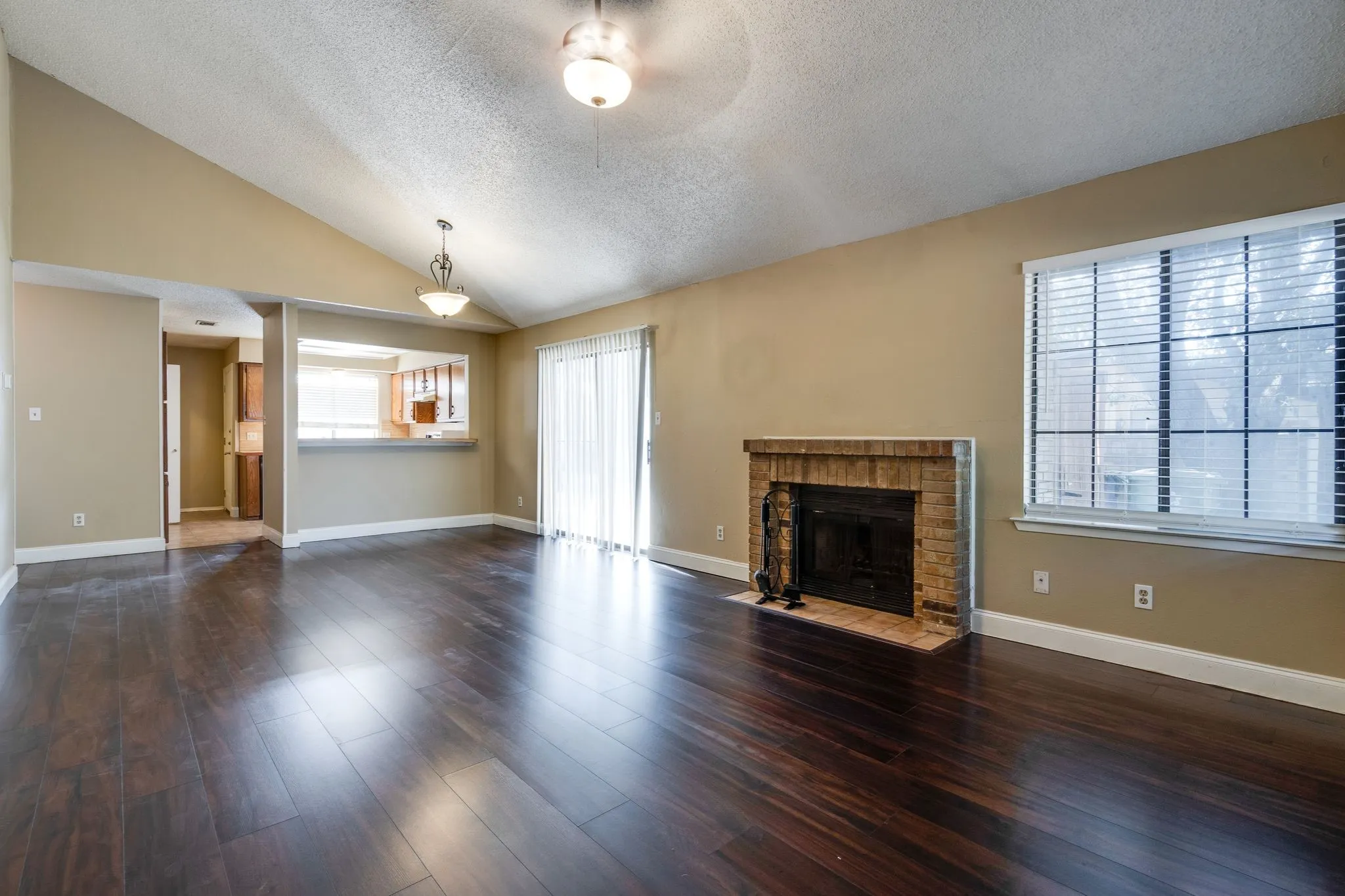 Duplex For Rent in Denton County , 613 Hunters Glen Street, Lewisville, Texas 75067, 2 Bedroom, 2 Bathroom, Garage spaces, 1,112 Sqft, built in 1983, mls#21388205, Real Estate Agent in Lewisville, Homes For Rent in Denton county, Homes For Rent in Lewisville, Realtor in Lewisville Texas, Real Estate Brokerage Independent Realty Texas, Luminita Cordes Realtor