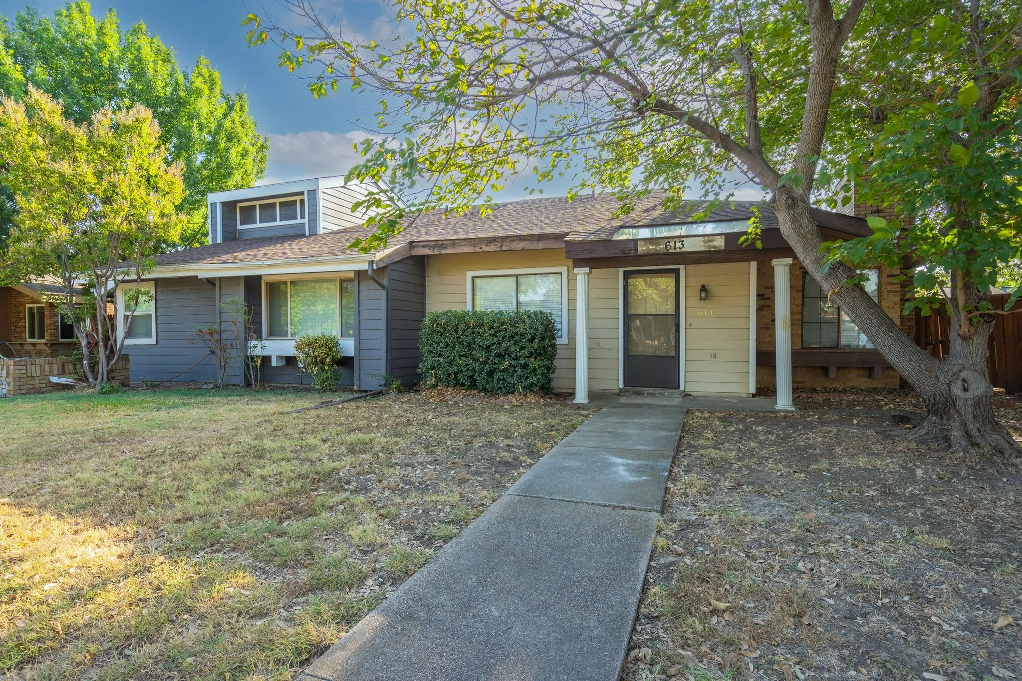 Duplex For Rent in Denton County , 613 Hunters Glen Street, Lewisville, Texas 75067, 2 Bedroom, 2 Bathroom, Garage spaces, 1,112 Sqft, built in 1983, mls#21388205, Real Estate Agent in Lewisville, Homes For Rent in Denton county, Homes For Rent in Lewisville, Realtor in Lewisville Texas, Real Estate Brokerage Independent Realty Texas, Luminita Cordes Realtor
