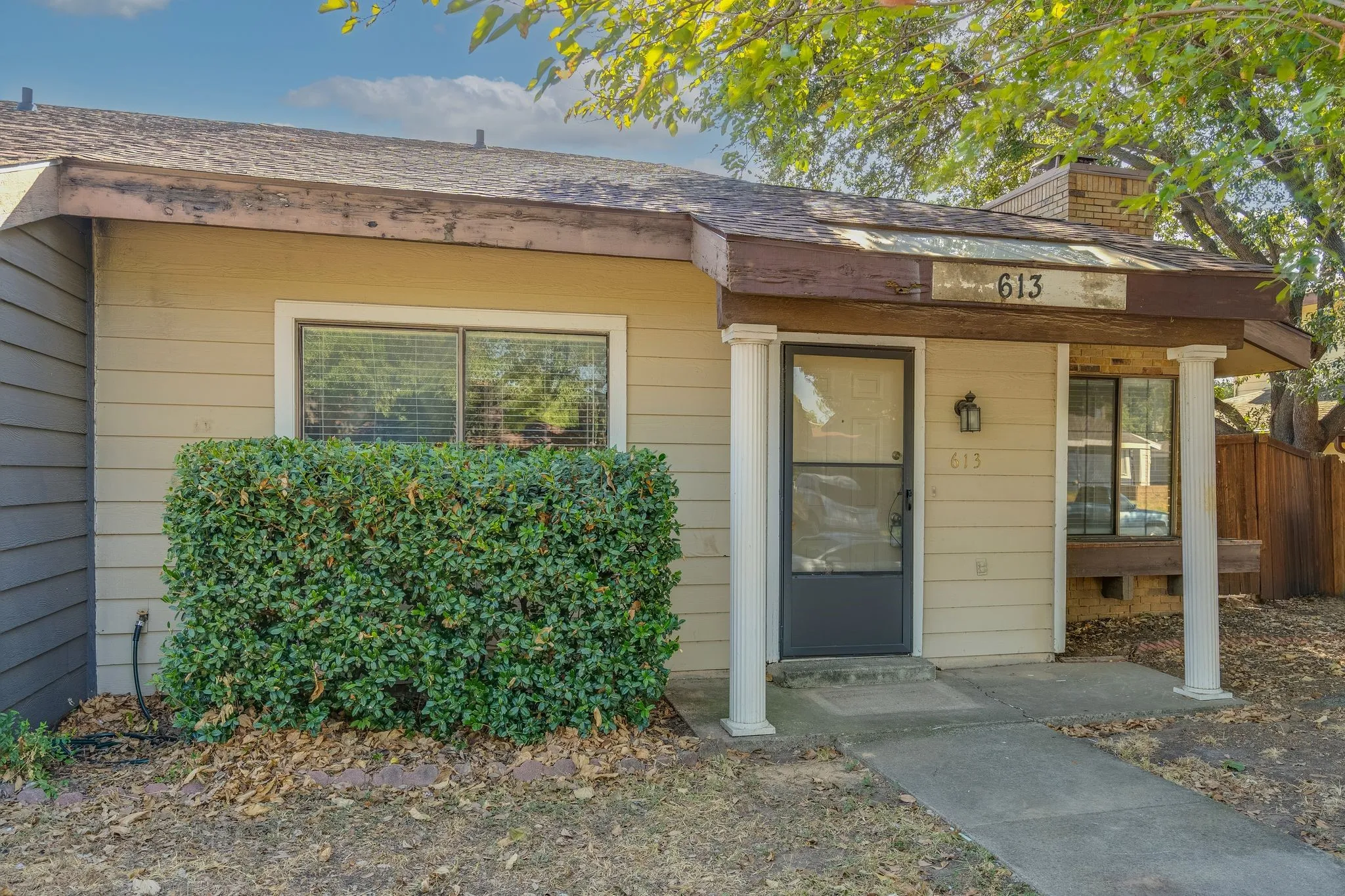 Duplex For Rent in Denton County , 613 Hunters Glen Street, Lewisville, Texas 75067, 2 Bedroom, 2 Bathroom, Garage spaces, 1,112 Sqft, built in 1983, mls#21388205, Real Estate Agent in Lewisville, Homes For Rent in Denton county, Homes For Rent in Lewisville, Realtor in Lewisville Texas, Real Estate Brokerage Independent Realty Texas, Luminita Cordes Realtor