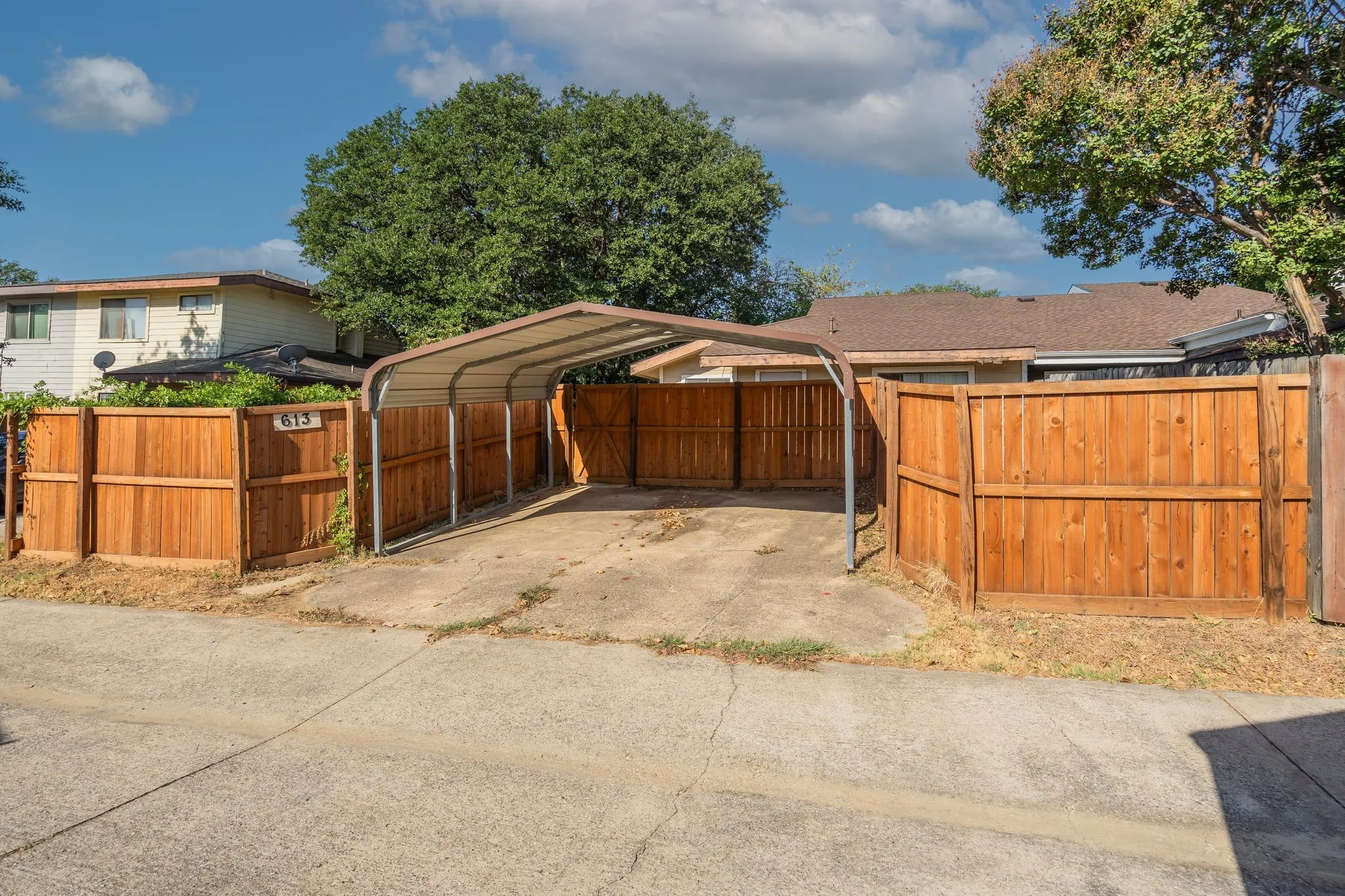 Duplex For Rent in Denton County , 613 Hunters Glen Street, Lewisville, Texas 75067, 2 Bedroom, 2 Bathroom, Garage spaces, 1,112 Sqft, built in 1983, mls#21388205, Real Estate Agent in Lewisville, Homes For Rent in Denton county, Homes For Rent in Lewisville, Realtor in Lewisville Texas, Real Estate Brokerage Independent Realty Texas, Luminita Cordes Realtor