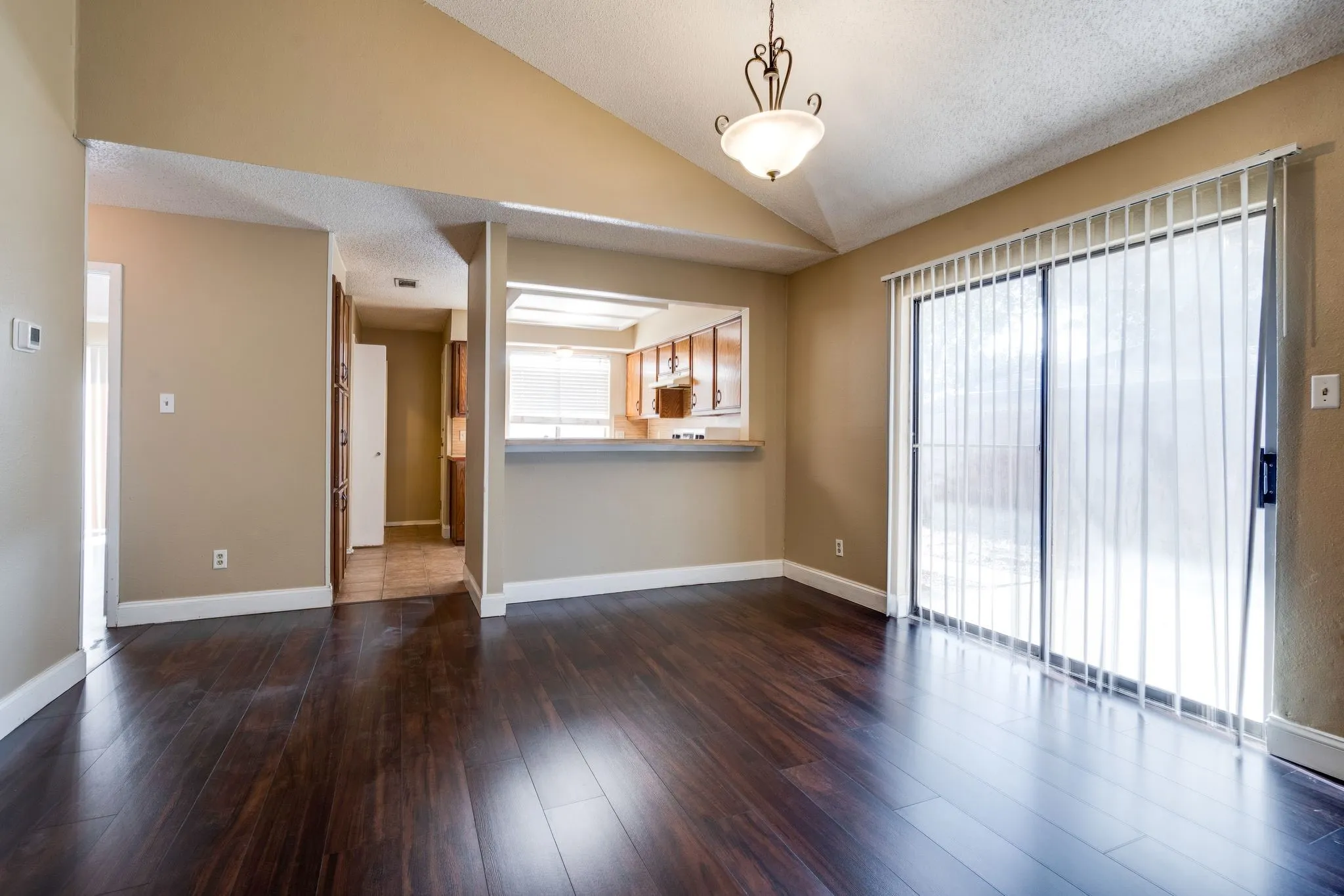 Duplex For Rent in Denton County , 613 Hunters Glen Street, Lewisville, Texas 75067, 2 Bedroom, 2 Bathroom, Garage spaces, 1,112 Sqft, built in 1983, mls#21388205, Real Estate Agent in Lewisville, Homes For Rent in Denton county, Homes For Rent in Lewisville, Realtor in Lewisville Texas, Real Estate Brokerage Independent Realty Texas, Luminita Cordes Realtor