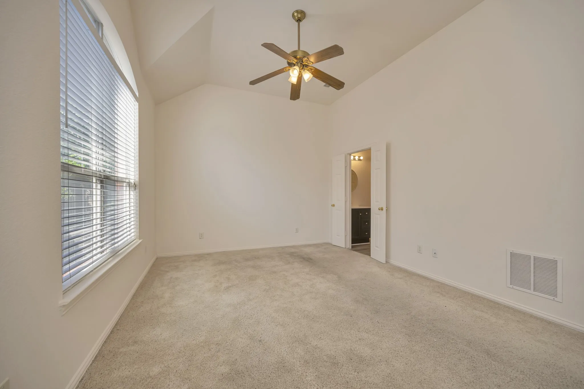 Single Family Residence For Sale in Tarrant County , 6716 Armstrong Court, Fort Worth, Texas 76137, 3 Bedroom, 2 Bathroom, 2 Garage spaces, 1,938 Sqft, built in 1999, mls#21386088, Real Estate Agent in Fort Worth, Homes For Sale in Tarrant county, Homes For Sale in Fort Worth, Realtor in Fort Worth Texas, Real Estate Brokerage Independent Realty Texas, Luminita Cordes Realtor