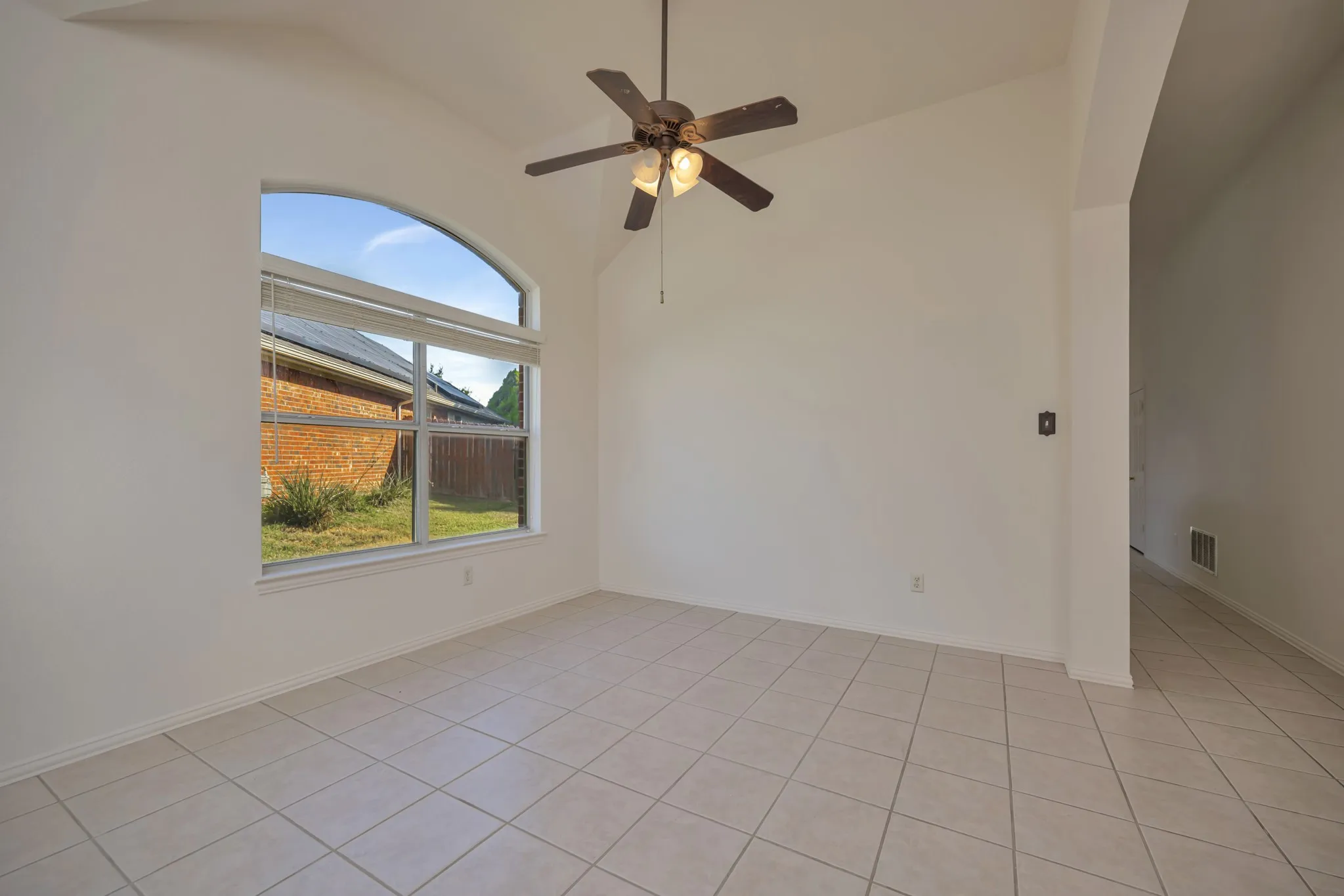 Single Family Residence For Sale in Tarrant County , 6716 Armstrong Court, Fort Worth, Texas 76137, 3 Bedroom, 2 Bathroom, 2 Garage spaces, 1,938 Sqft, built in 1999, mls#21386088, Real Estate Agent in Fort Worth, Homes For Sale in Tarrant county, Homes For Sale in Fort Worth, Realtor in Fort Worth Texas, Real Estate Brokerage Independent Realty Texas, Luminita Cordes Realtor