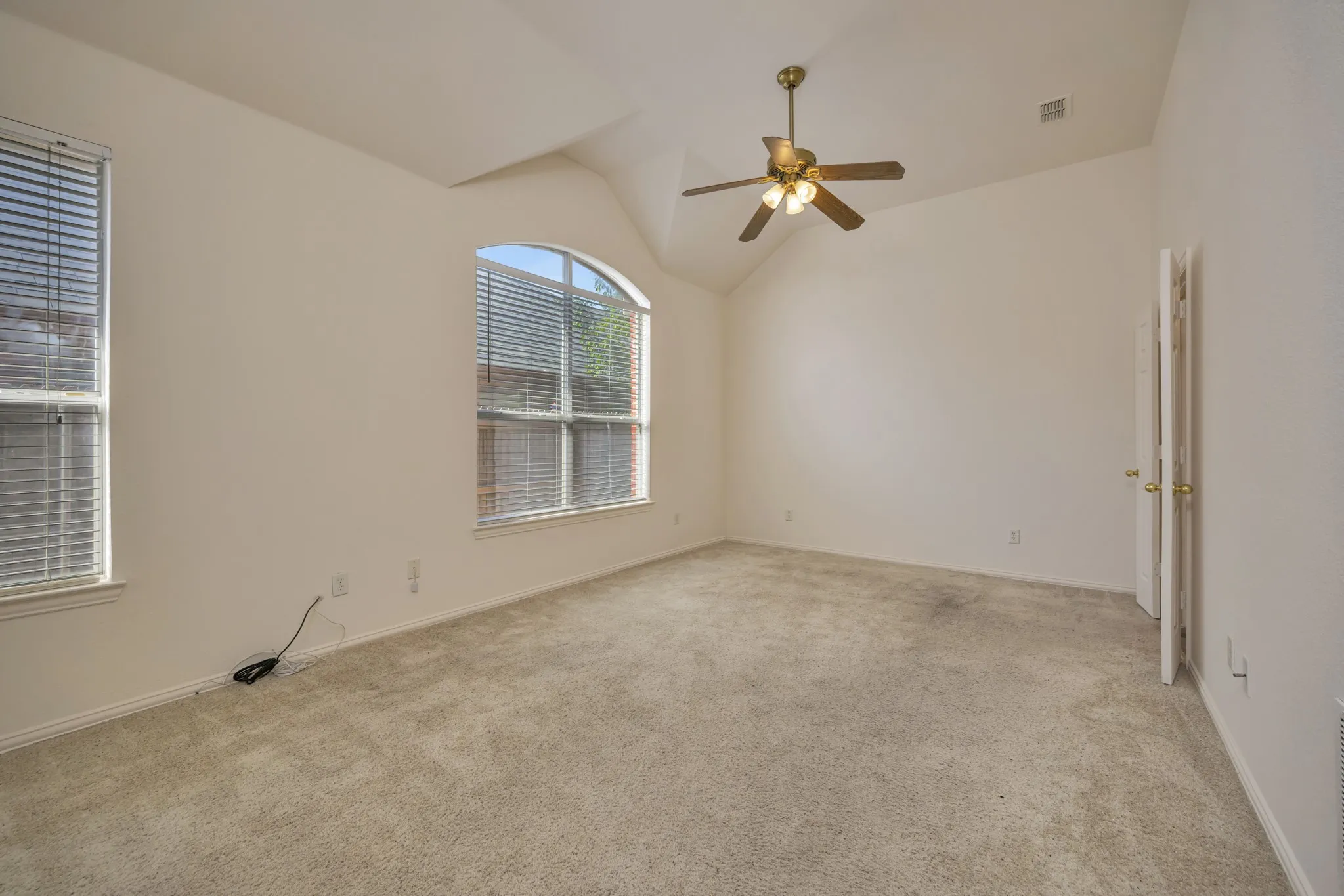 Single Family Residence For Sale in Tarrant County , 6716 Armstrong Court, Fort Worth, Texas 76137, 3 Bedroom, 2 Bathroom, 2 Garage spaces, 1,938 Sqft, built in 1999, mls#21386088, Real Estate Agent in Fort Worth, Homes For Sale in Tarrant county, Homes For Sale in Fort Worth, Realtor in Fort Worth Texas, Real Estate Brokerage Independent Realty Texas, Luminita Cordes Realtor