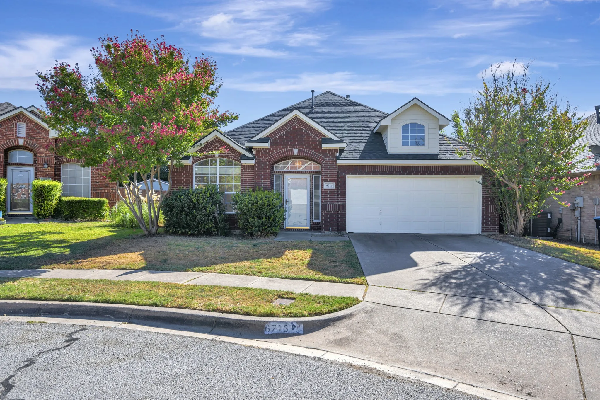 Single Family Residence For Sale in Tarrant County , 6716 Armstrong Court, Fort Worth, Texas 76137, 3 Bedroom, 2 Bathroom, 2 Garage spaces, 1,938 Sqft, built in 1999, mls#21386088, Real Estate Agent in Fort Worth, Homes For Sale in Tarrant county, Homes For Sale in Fort Worth, Realtor in Fort Worth Texas, Real Estate Brokerage Independent Realty Texas, Luminita Cordes Realtor