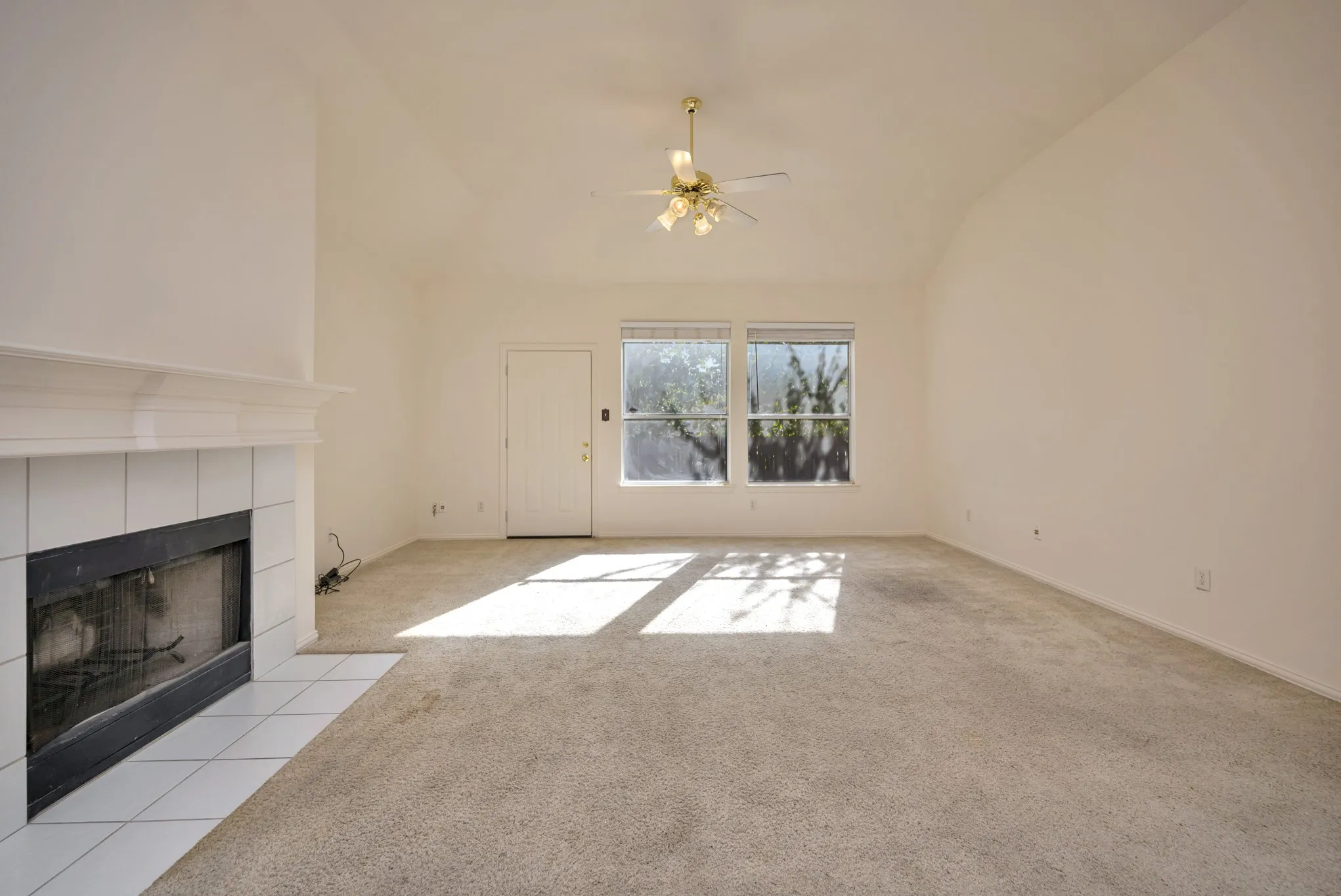 Single Family Residence For Sale in Tarrant County , 6716 Armstrong Court, Fort Worth, Texas 76137, 3 Bedroom, 2 Bathroom, 2 Garage spaces, 1,938 Sqft, built in 1999, mls#21386088, Real Estate Agent in Fort Worth, Homes For Sale in Tarrant county, Homes For Sale in Fort Worth, Realtor in Fort Worth Texas, Real Estate Brokerage Independent Realty Texas, Luminita Cordes Realtor
