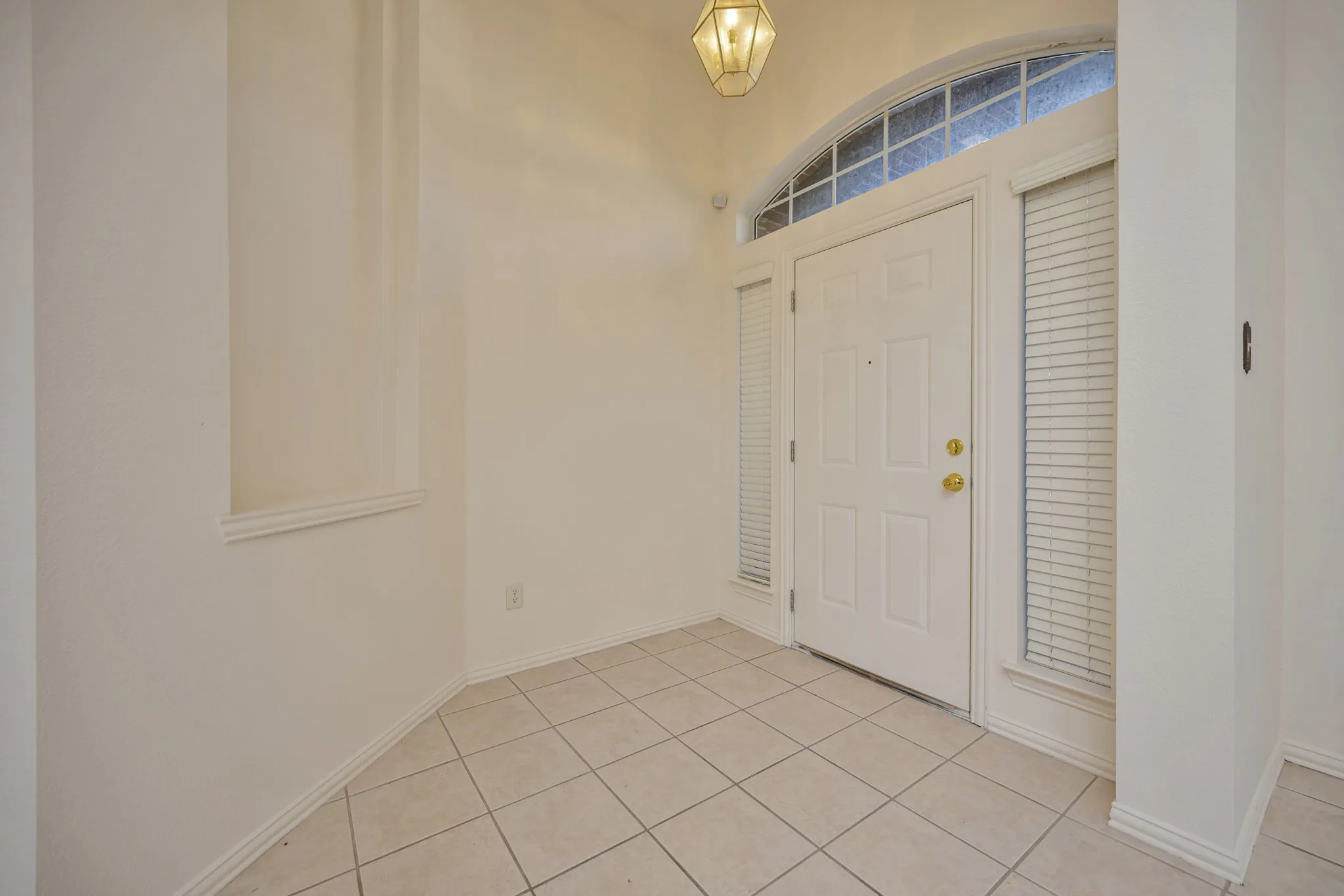 Single Family Residence For Sale in Tarrant County , 6716 Armstrong Court, Fort Worth, Texas 76137, 3 Bedroom, 2 Bathroom, 2 Garage spaces, 1,938 Sqft, built in 1999, mls#21386088, Real Estate Agent in Fort Worth, Homes For Sale in Tarrant county, Homes For Sale in Fort Worth, Realtor in Fort Worth Texas, Real Estate Brokerage Independent Realty Texas, Luminita Cordes Realtor