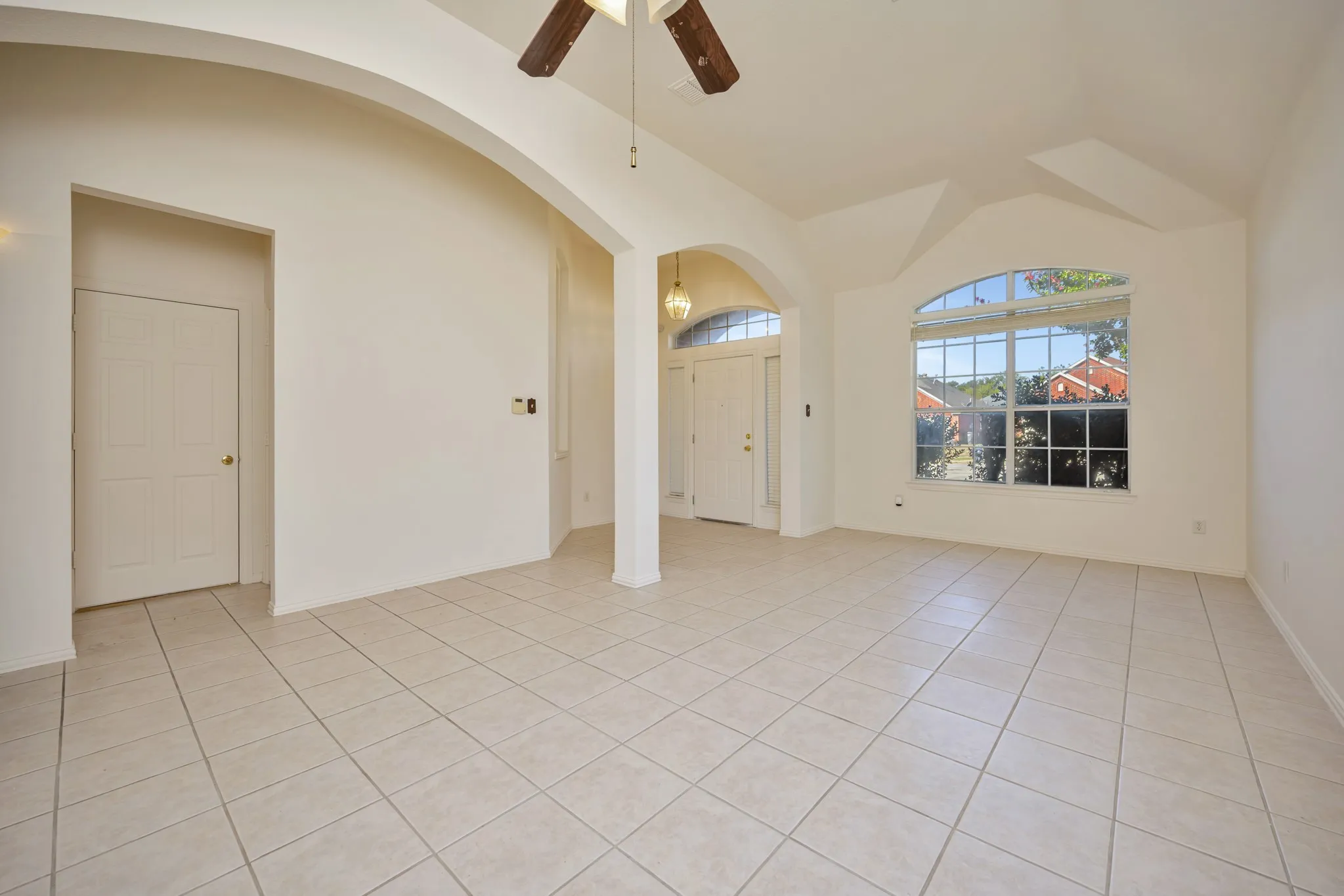 Single Family Residence For Sale in Tarrant County , 6716 Armstrong Court, Fort Worth, Texas 76137, 3 Bedroom, 2 Bathroom, 2 Garage spaces, 1,938 Sqft, built in 1999, mls#21386088, Real Estate Agent in Fort Worth, Homes For Sale in Tarrant county, Homes For Sale in Fort Worth, Realtor in Fort Worth Texas, Real Estate Brokerage Independent Realty Texas, Luminita Cordes Realtor