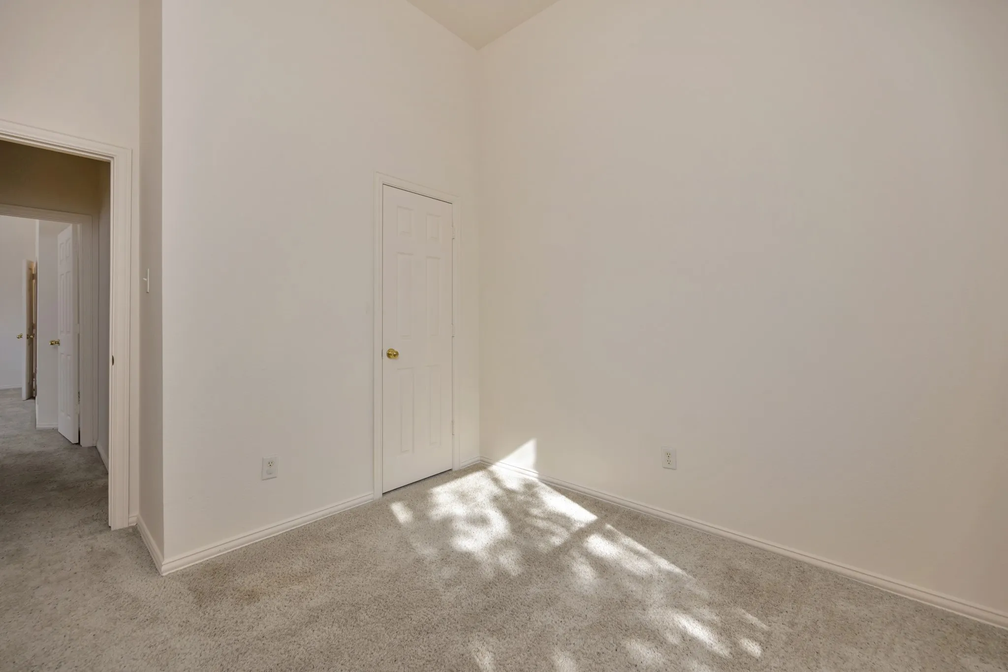Single Family Residence For Sale in Tarrant County , 6716 Armstrong Court, Fort Worth, Texas 76137, 3 Bedroom, 2 Bathroom, 2 Garage spaces, 1,938 Sqft, built in 1999, mls#21386088, Real Estate Agent in Fort Worth, Homes For Sale in Tarrant county, Homes For Sale in Fort Worth, Realtor in Fort Worth Texas, Real Estate Brokerage Independent Realty Texas, Luminita Cordes Realtor