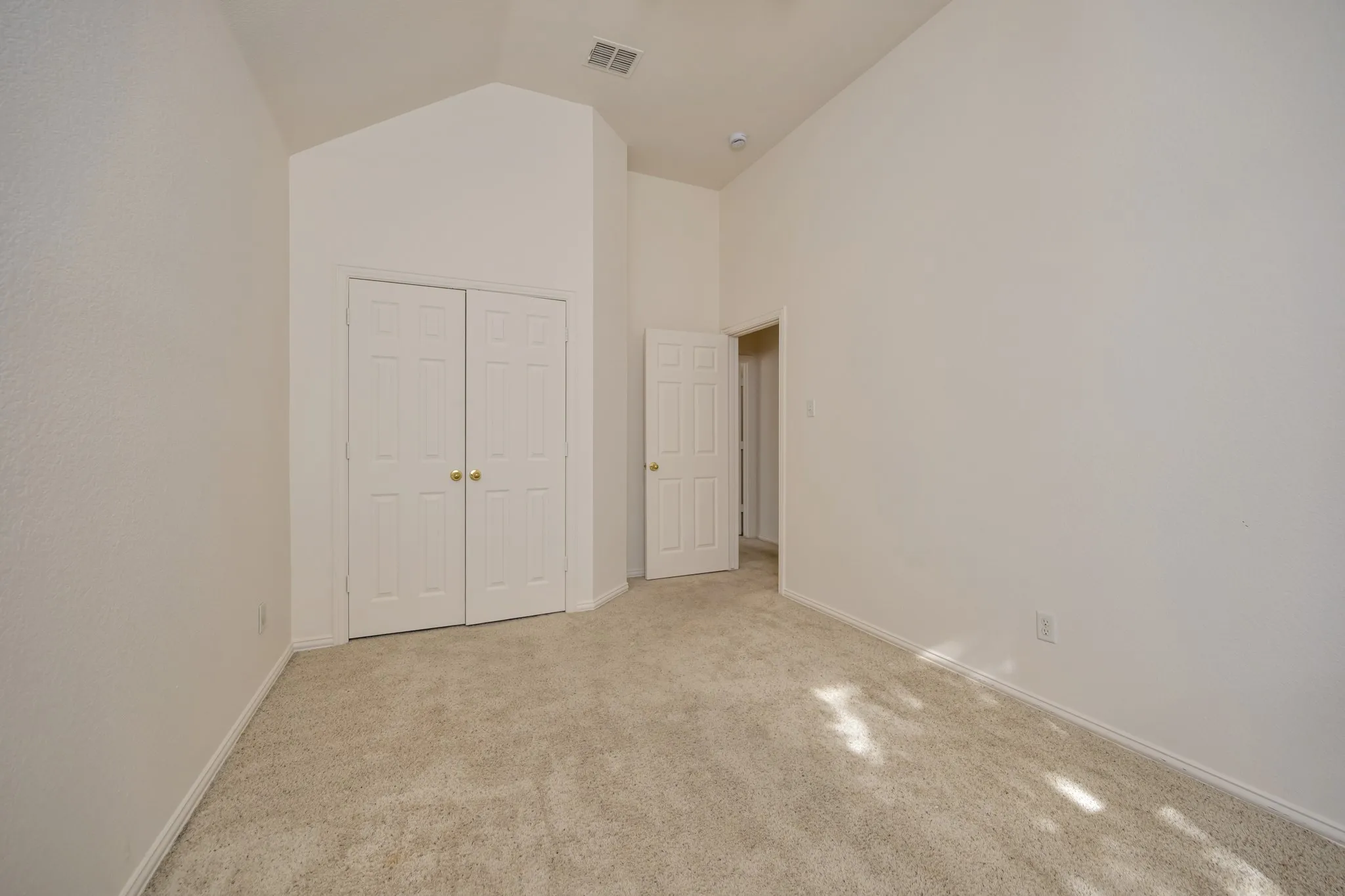 Single Family Residence For Sale in Tarrant County , 6716 Armstrong Court, Fort Worth, Texas 76137, 3 Bedroom, 2 Bathroom, 2 Garage spaces, 1,938 Sqft, built in 1999, mls#21386088, Real Estate Agent in Fort Worth, Homes For Sale in Tarrant county, Homes For Sale in Fort Worth, Realtor in Fort Worth Texas, Real Estate Brokerage Independent Realty Texas, Luminita Cordes Realtor