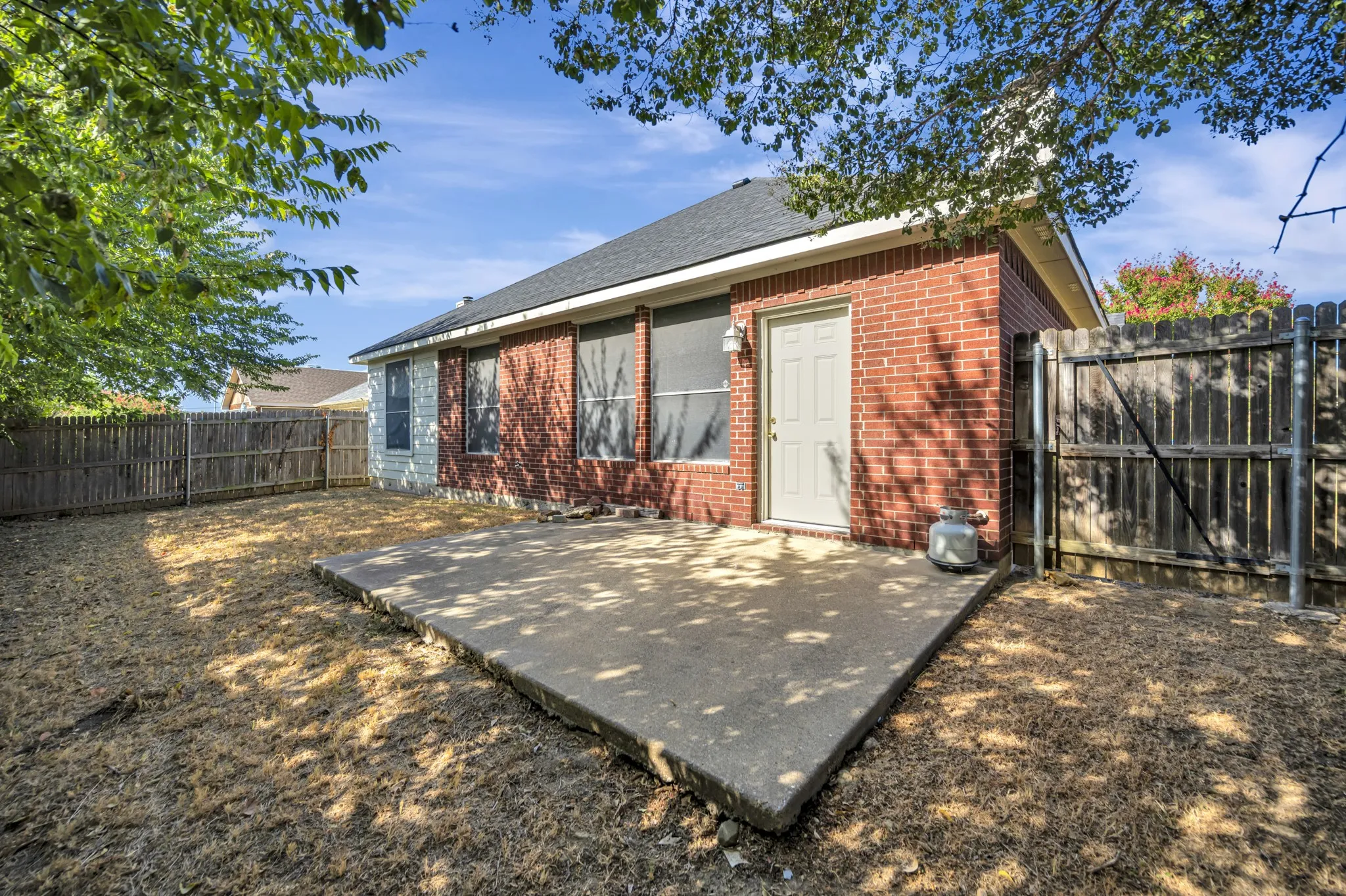 Single Family Residence For Sale in Tarrant County , 6716 Armstrong Court, Fort Worth, Texas 76137, 3 Bedroom, 2 Bathroom, 2 Garage spaces, 1,938 Sqft, built in 1999, mls#21386088, Real Estate Agent in Fort Worth, Homes For Sale in Tarrant county, Homes For Sale in Fort Worth, Realtor in Fort Worth Texas, Real Estate Brokerage Independent Realty Texas, Luminita Cordes Realtor