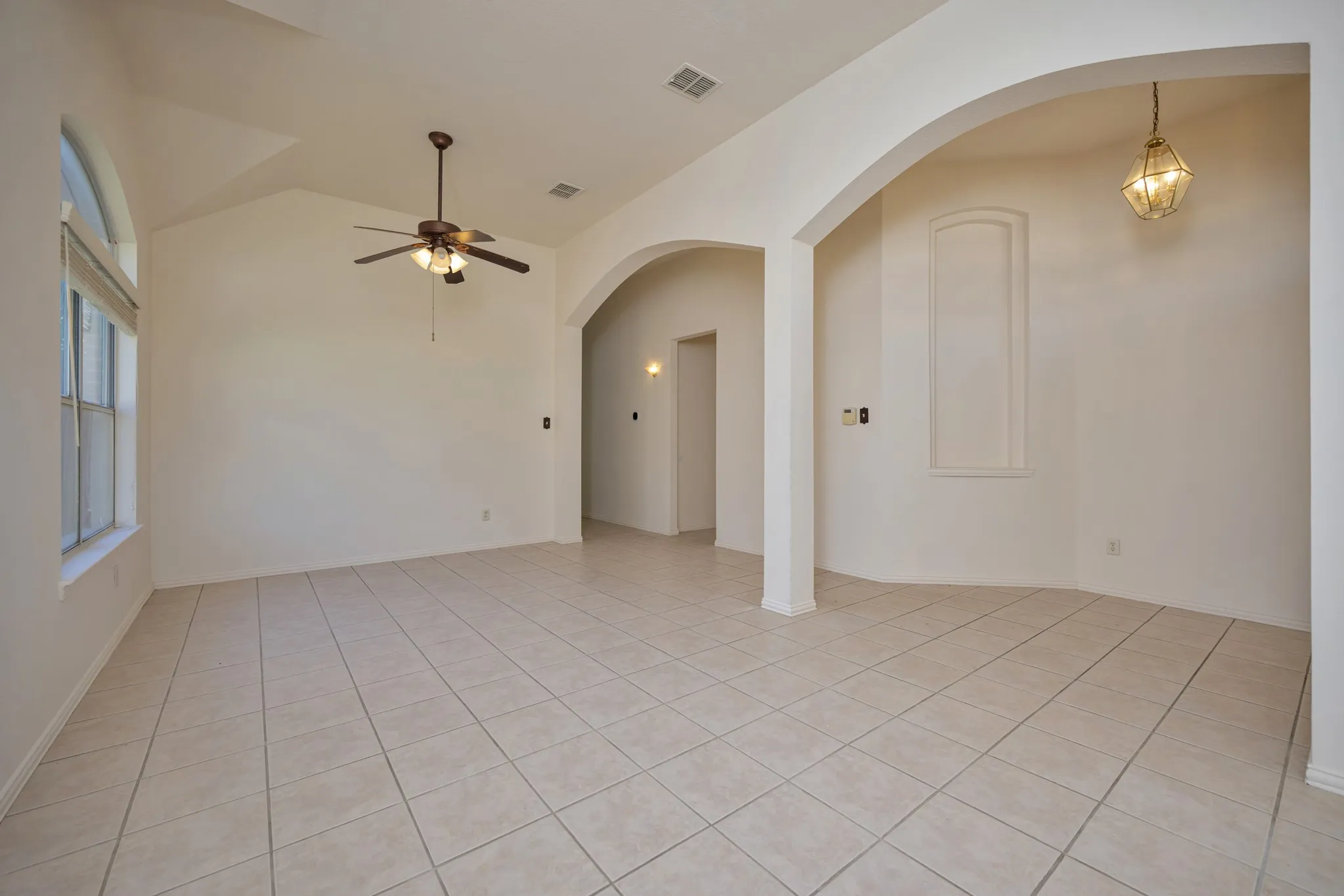 Single Family Residence For Sale in Tarrant County , 6716 Armstrong Court, Fort Worth, Texas 76137, 3 Bedroom, 2 Bathroom, 2 Garage spaces, 1,938 Sqft, built in 1999, mls#21386088, Real Estate Agent in Fort Worth, Homes For Sale in Tarrant county, Homes For Sale in Fort Worth, Realtor in Fort Worth Texas, Real Estate Brokerage Independent Realty Texas, Luminita Cordes Realtor