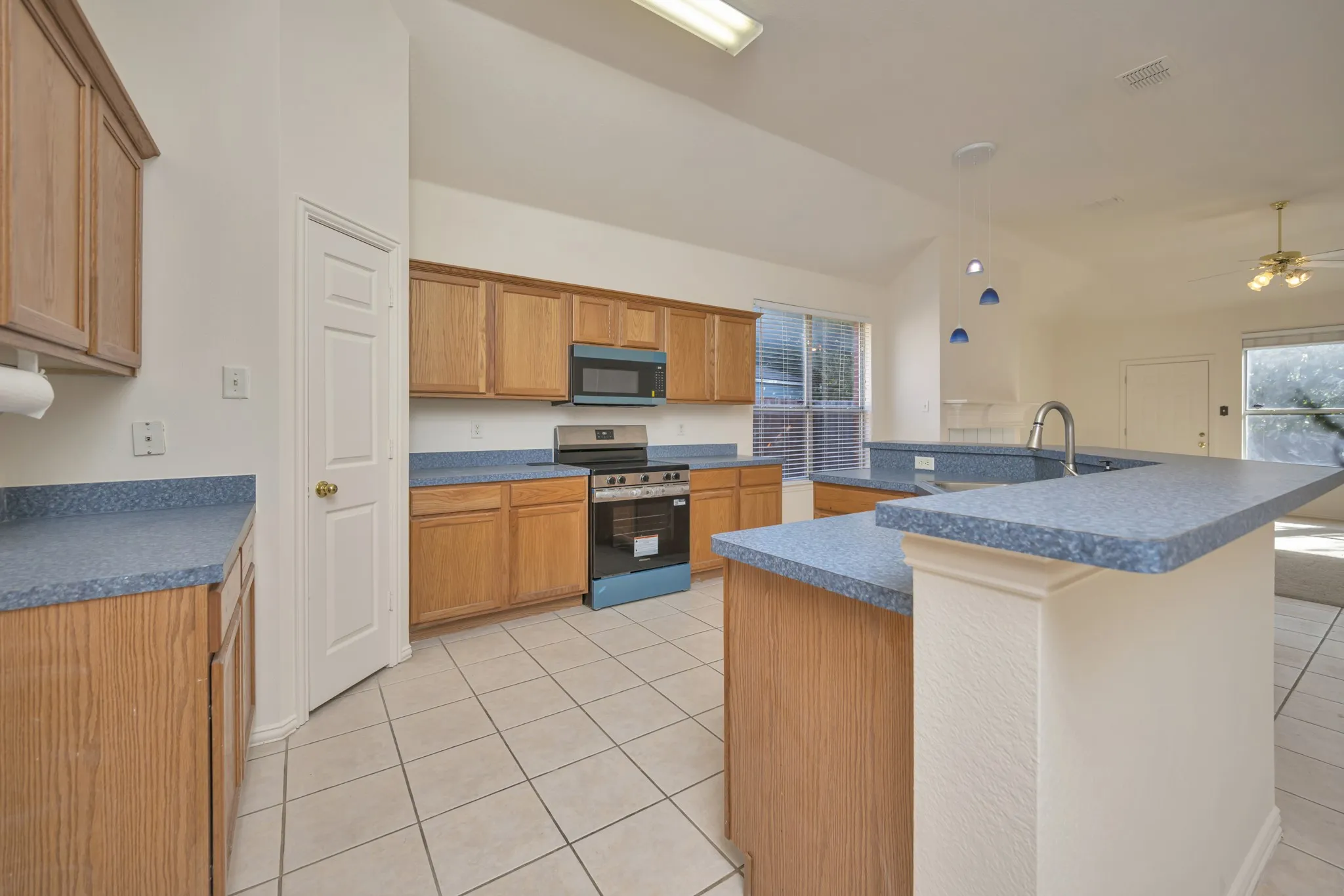 Single Family Residence For Sale in Tarrant County , 6716 Armstrong Court, Fort Worth, Texas 76137, 3 Bedroom, 2 Bathroom, 2 Garage spaces, 1,938 Sqft, built in 1999, mls#21386088, Real Estate Agent in Fort Worth, Homes For Sale in Tarrant county, Homes For Sale in Fort Worth, Realtor in Fort Worth Texas, Real Estate Brokerage Independent Realty Texas, Luminita Cordes Realtor