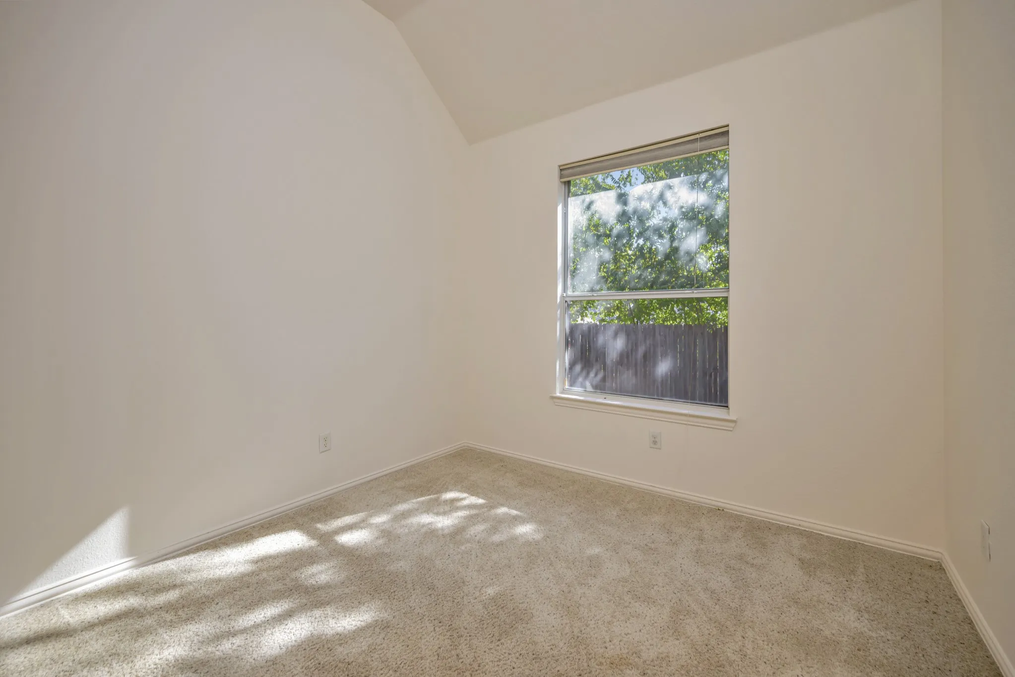 Single Family Residence For Sale in Tarrant County , 6716 Armstrong Court, Fort Worth, Texas 76137, 3 Bedroom, 2 Bathroom, 2 Garage spaces, 1,938 Sqft, built in 1999, mls#21386088, Real Estate Agent in Fort Worth, Homes For Sale in Tarrant county, Homes For Sale in Fort Worth, Realtor in Fort Worth Texas, Real Estate Brokerage Independent Realty Texas, Luminita Cordes Realtor