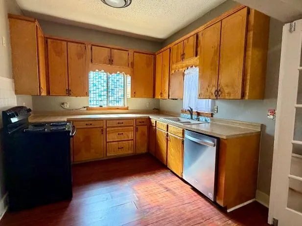 Single Family Residence For Rent in Kaufman County , 310 W Church Street A, Forney, Texas 75126, 2 Bedroom, 2 Bathroom, Garage spaces, 1,776 Sqft, built in 1915, mls#21387451, Real Estate Agent in Forney, Homes For Rent in Kaufman county, Homes For Rent in Forney, Realtor in Forney Texas, Real Estate Brokerage Independent Realty Texas, Luminita Cordes Realtor