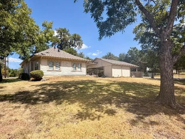 Single Family Residence For Rent in Kaufman County , 310 W Church Street A, Forney, Texas 75126, 2 Bedroom, 2 Bathroom, Garage spaces, 1,776 Sqft, built in 1915, mls#21387451, Real Estate Agent in Forney, Homes For Rent in Kaufman county, Homes For Rent in Forney, Realtor in Forney Texas, Real Estate Brokerage Independent Realty Texas, Luminita Cordes Realtor