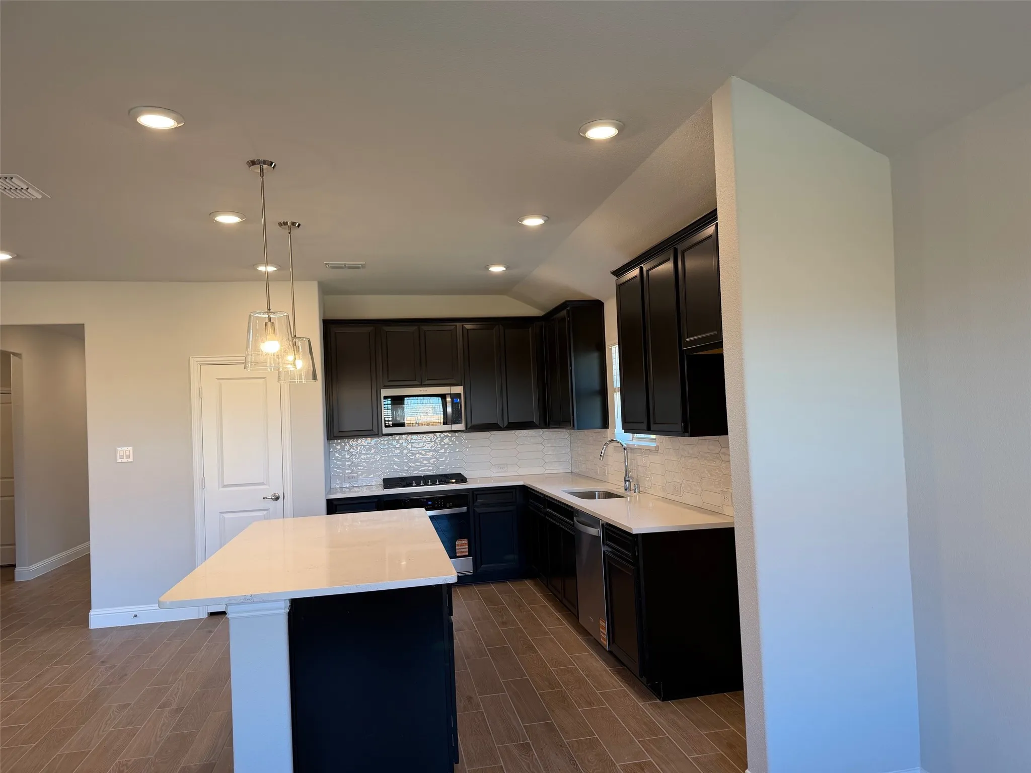 Single Family Residence For Rent in Denton County , 817 Birdie Drive, Little Elm, Texas 75068, 3 Bedroom, 2 Bathroom, 2 Garage spaces, 1,700 Sqft, built in 2025, mls#21388259, Real Estate Agent in Little Elm, Homes For Rent in Denton county, Homes For Rent in Little Elm, Realtor in Little Elm Texas, Real Estate Brokerage Independent Realty Texas, Luminita Cordes Realtor