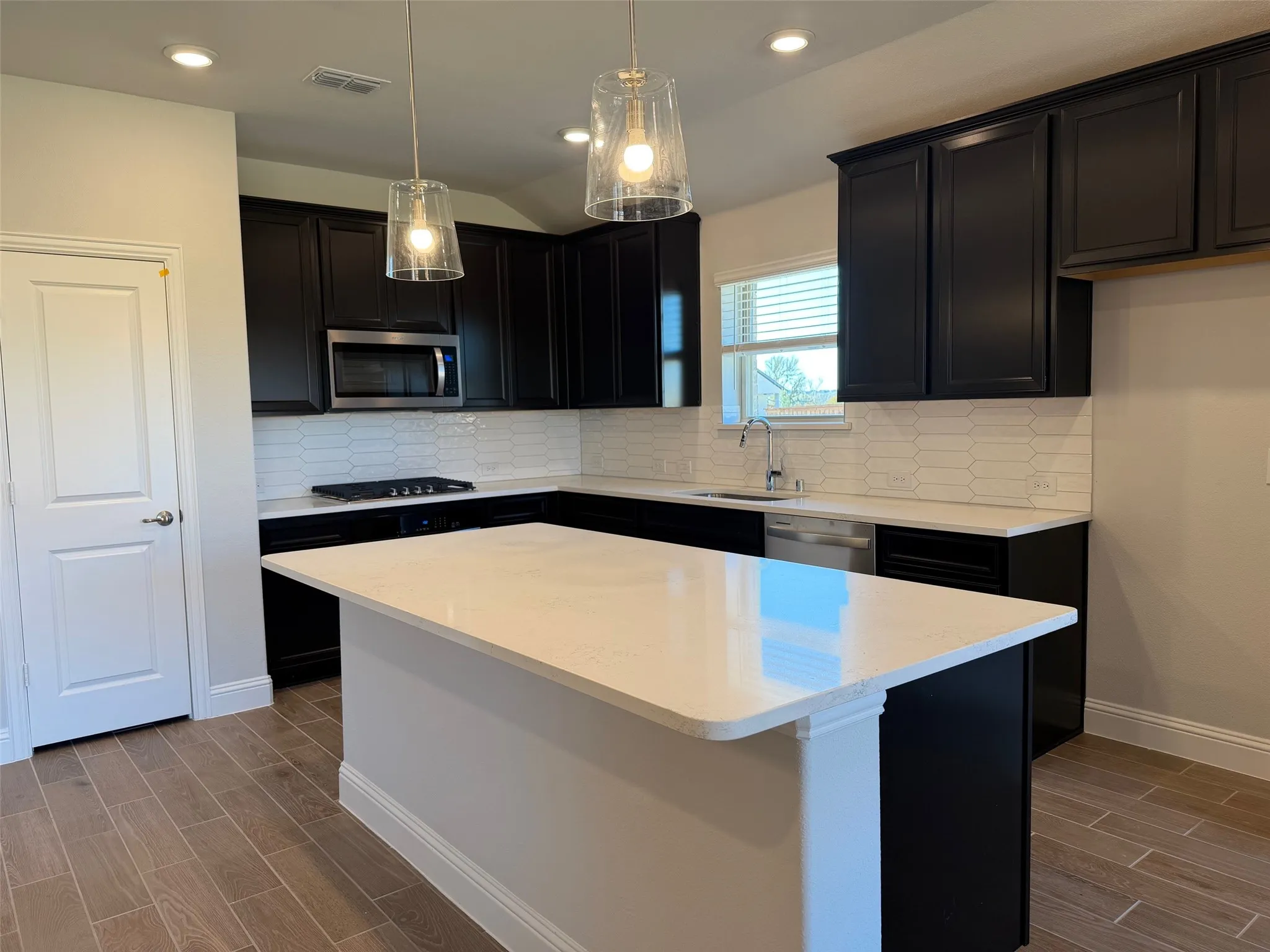 Single Family Residence For Rent in Denton County , 817 Birdie Drive, Little Elm, Texas 75068, 3 Bedroom, 2 Bathroom, 2 Garage spaces, 1,700 Sqft, built in 2025, mls#21388259, Real Estate Agent in Little Elm, Homes For Rent in Denton county, Homes For Rent in Little Elm, Realtor in Little Elm Texas, Real Estate Brokerage Independent Realty Texas, Luminita Cordes Realtor