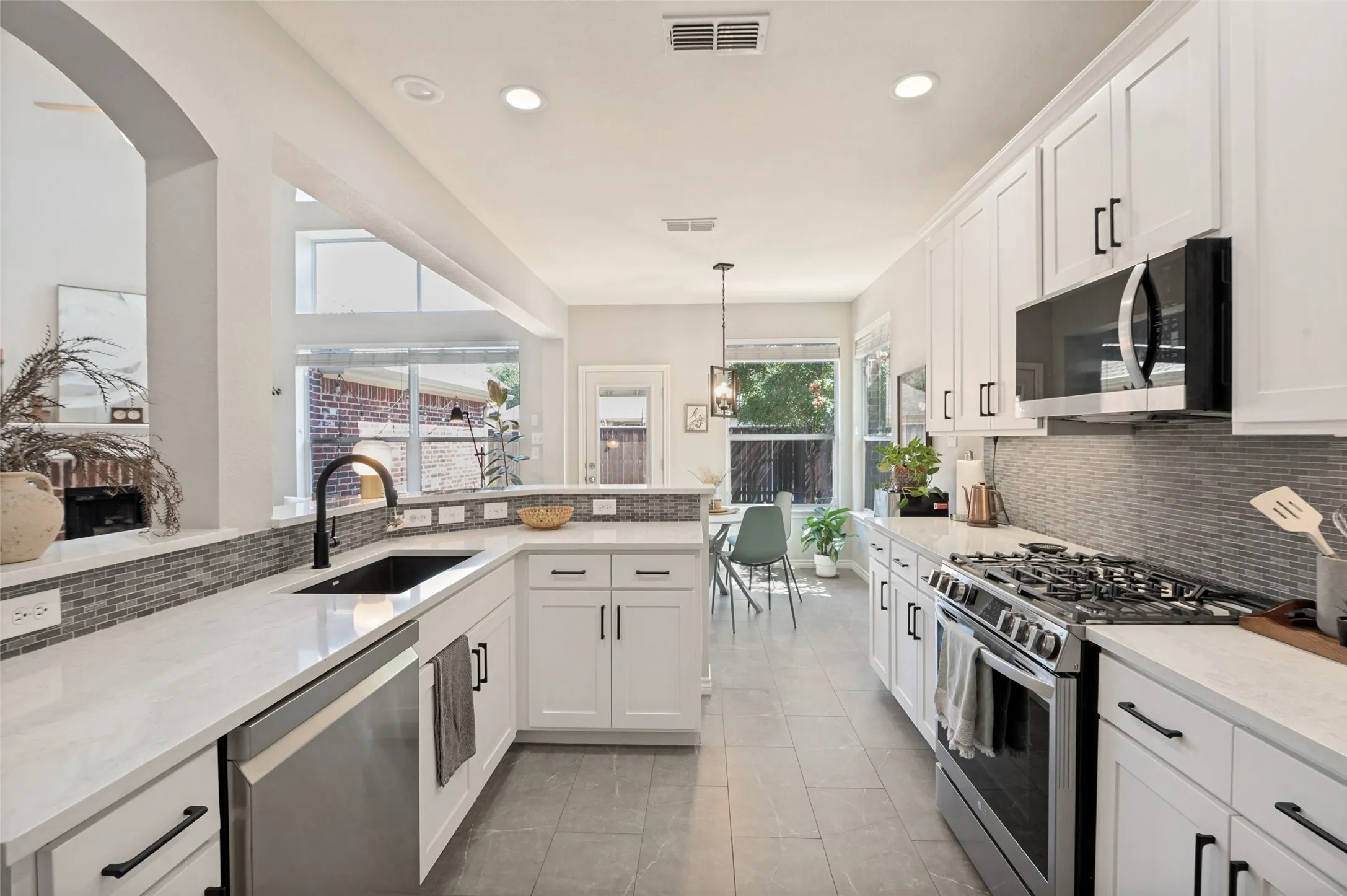 Single Family Residence For Rent in Collin County , 4617 Bending Oak Trail, Plano, Texas 75024, 3 Bedroom, 3 Bathroom, 2 Garage spaces, 2,432 Sqft, built in 2004, mls#21388274, Real Estate Agent in Plano, Homes For Rent in Collin county, Homes For Rent in Plano, Realtor in Plano Texas, Real Estate Brokerage Independent Realty Texas, Luminita Cordes Realtor