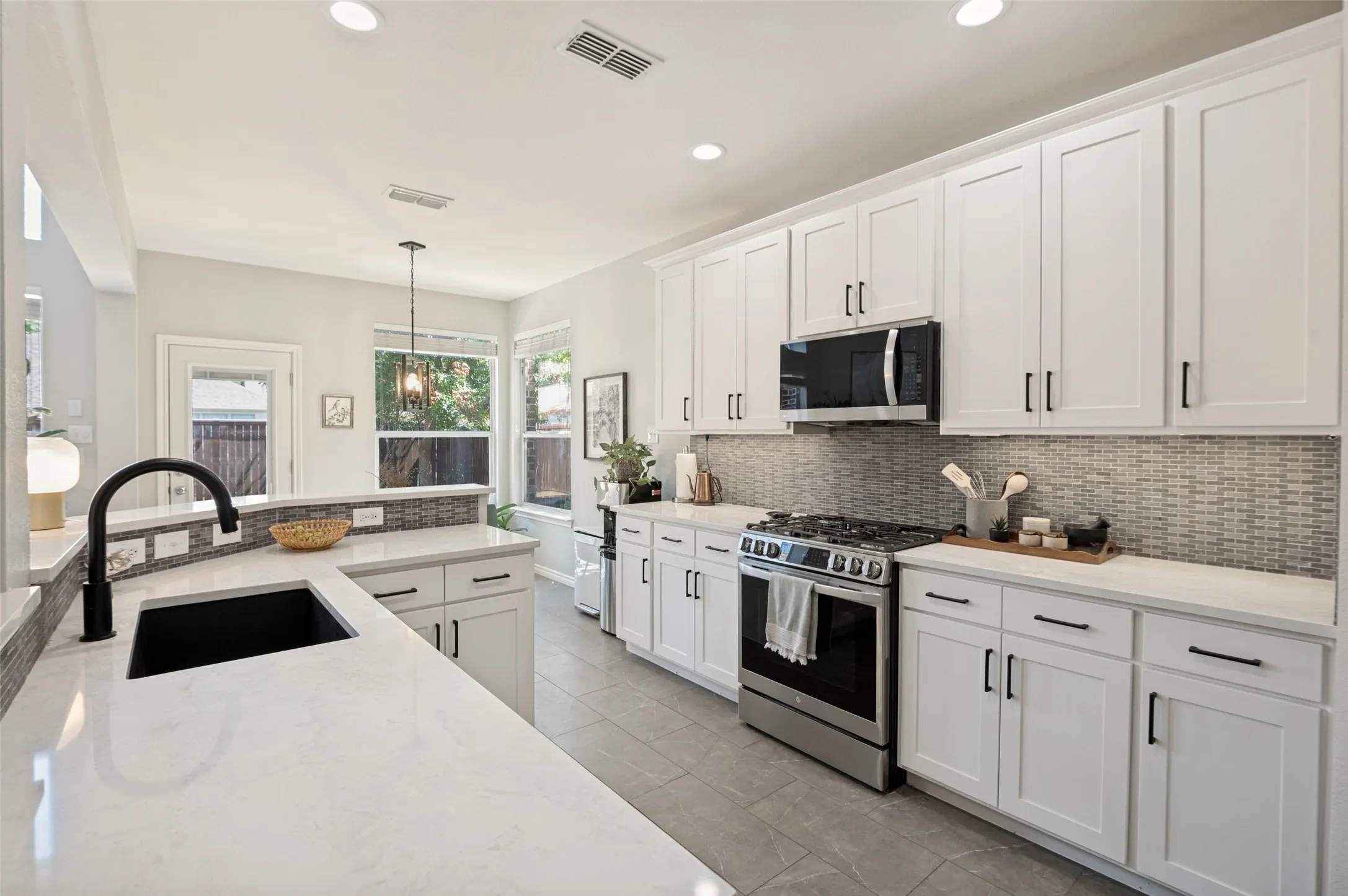 Single Family Residence For Rent in Collin County , 4617 Bending Oak Trail, Plano, Texas 75024, 3 Bedroom, 3 Bathroom, 2 Garage spaces, 2,432 Sqft, built in 2004, mls#21388274, Real Estate Agent in Plano, Homes For Rent in Collin county, Homes For Rent in Plano, Realtor in Plano Texas, Real Estate Brokerage Independent Realty Texas, Luminita Cordes Realtor
