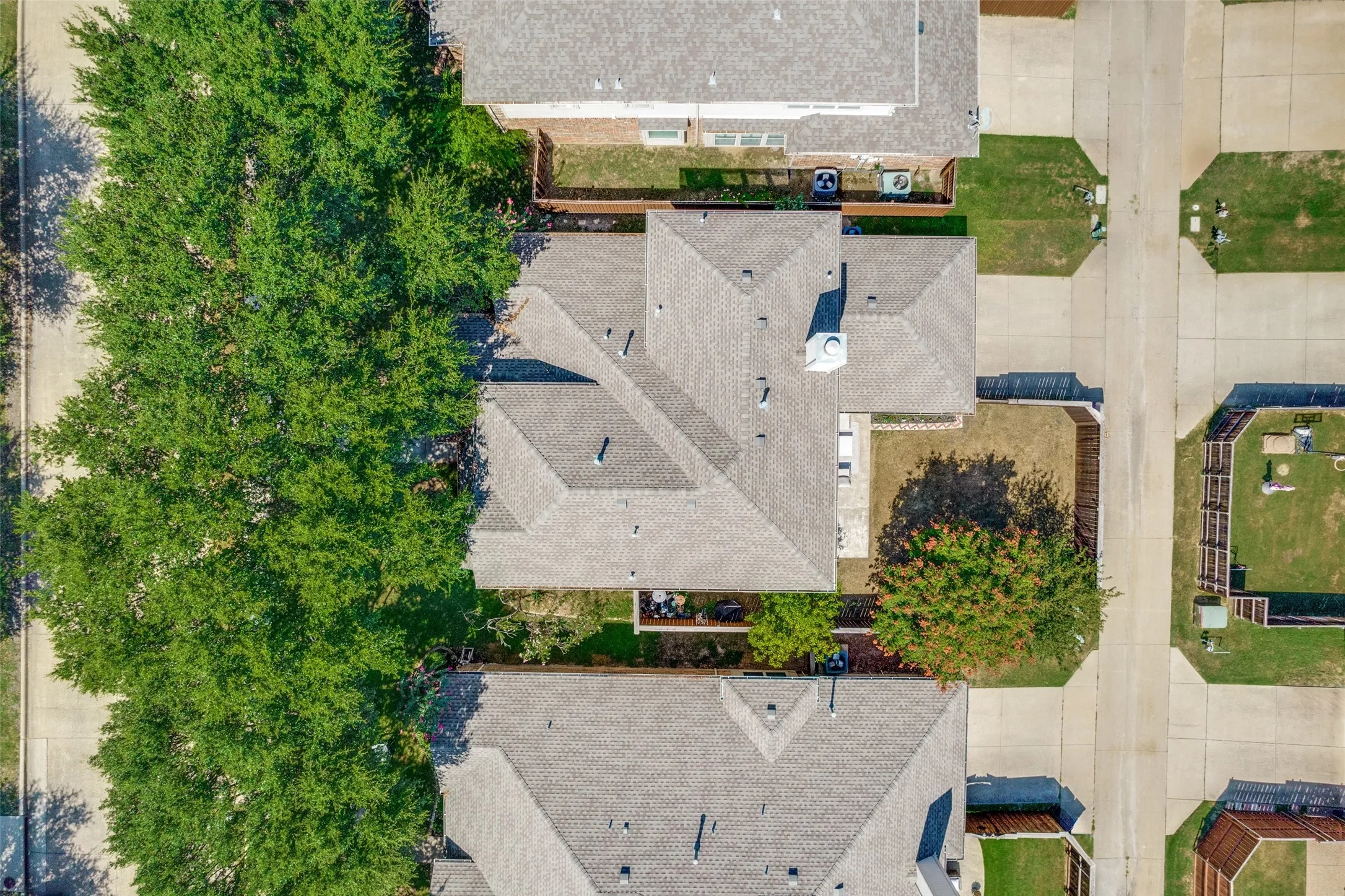 Single Family Residence For Rent in Collin County , 4617 Bending Oak Trail, Plano, Texas 75024, 3 Bedroom, 3 Bathroom, 2 Garage spaces, 2,432 Sqft, built in 2004, mls#21388274, Real Estate Agent in Plano, Homes For Rent in Collin county, Homes For Rent in Plano, Realtor in Plano Texas, Real Estate Brokerage Independent Realty Texas, Luminita Cordes Realtor