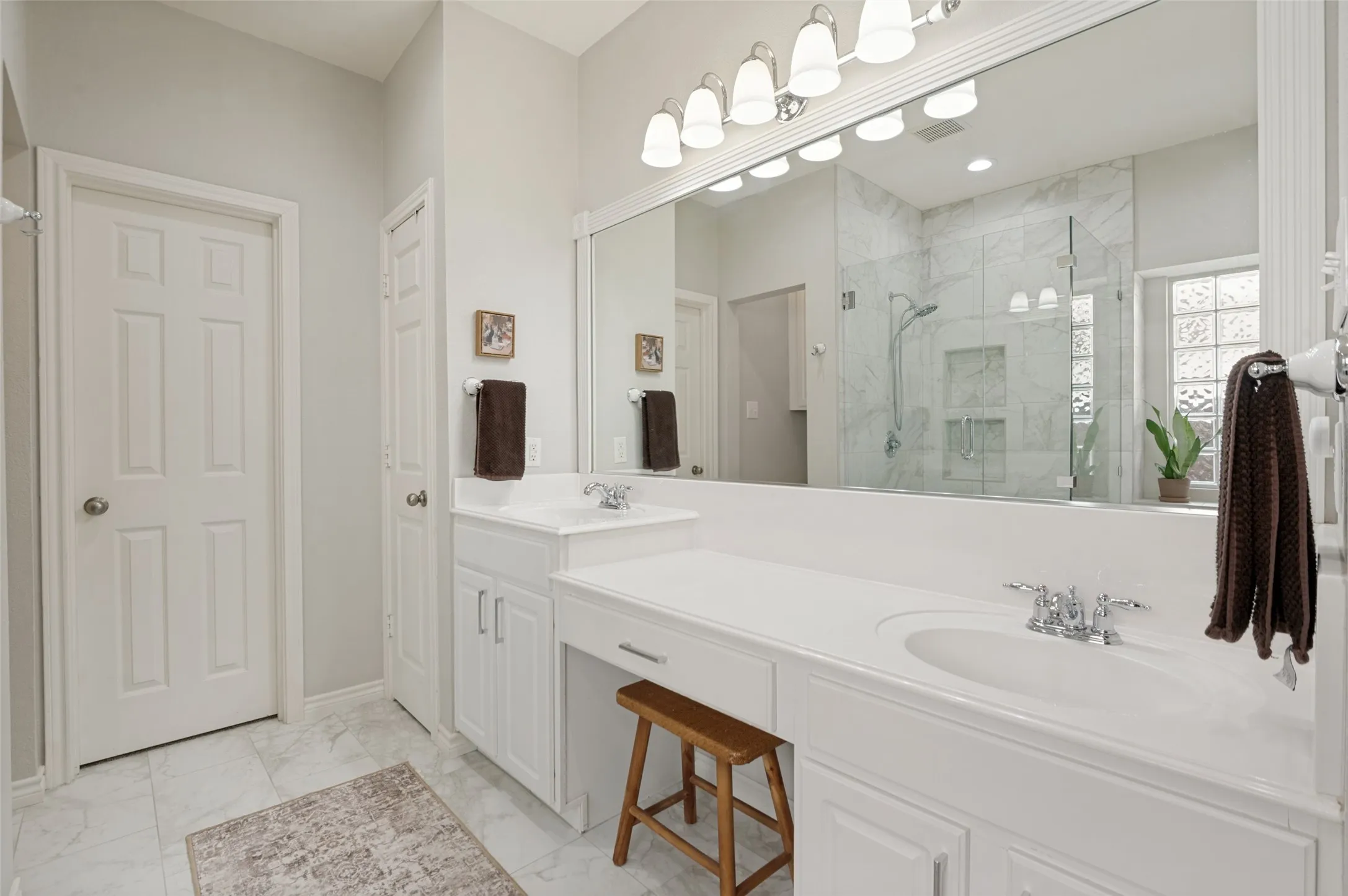 Single Family Residence For Rent in Collin County , 4617 Bending Oak Trail, Plano, Texas 75024, 3 Bedroom, 3 Bathroom, 2 Garage spaces, 2,432 Sqft, built in 2004, mls#21388274, Real Estate Agent in Plano, Homes For Rent in Collin county, Homes For Rent in Plano, Realtor in Plano Texas, Real Estate Brokerage Independent Realty Texas, Luminita Cordes Realtor