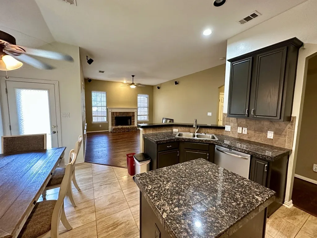 Single Family Residence For Rent in Collin County , 2013 Saint Anne Drive, Allen, Texas 75013, 3 Bedroom, 2 Bathroom, 2 Garage spaces, 1,871 Sqft, built in 1999, mls#21383234, Real Estate Agent in Allen, Homes For Rent in Collin county, Homes For Rent in Allen, Realtor in Allen Texas, Real Estate Brokerage Independent Realty Texas, Luminita Cordes Realtor